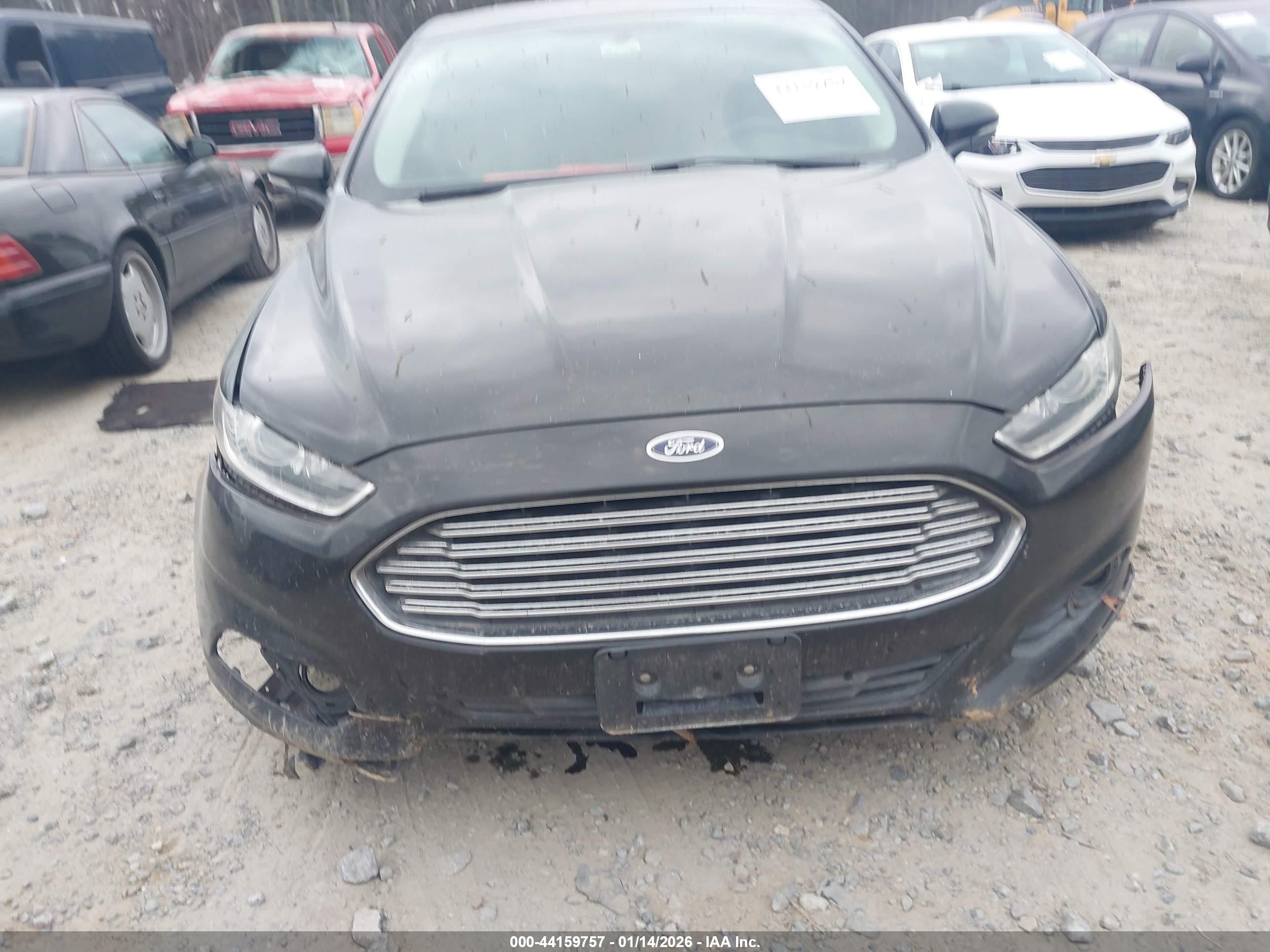 FORD FUSION image 6