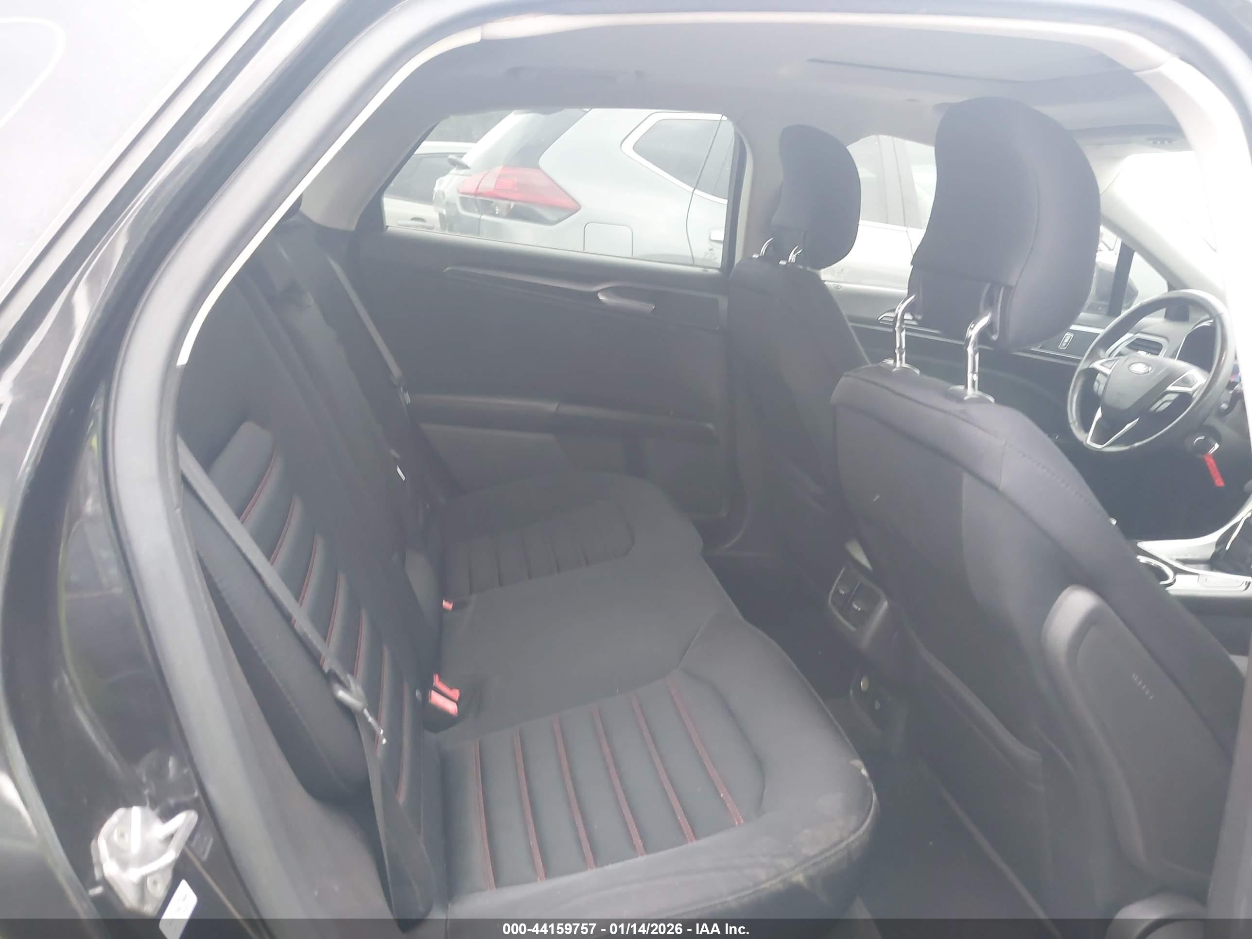 FORD FUSION image 8