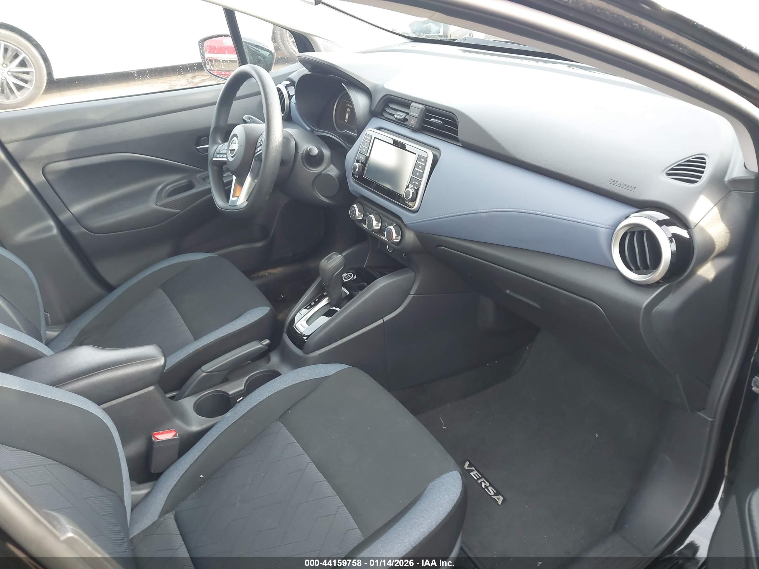 NISSAN VERSA image 5