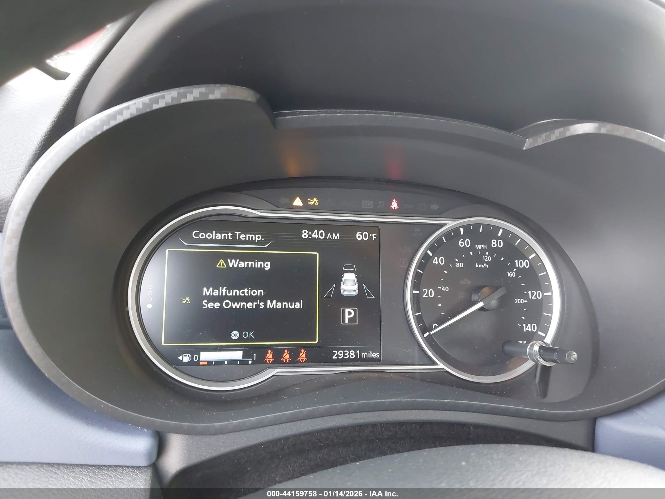 NISSAN VERSA image 7