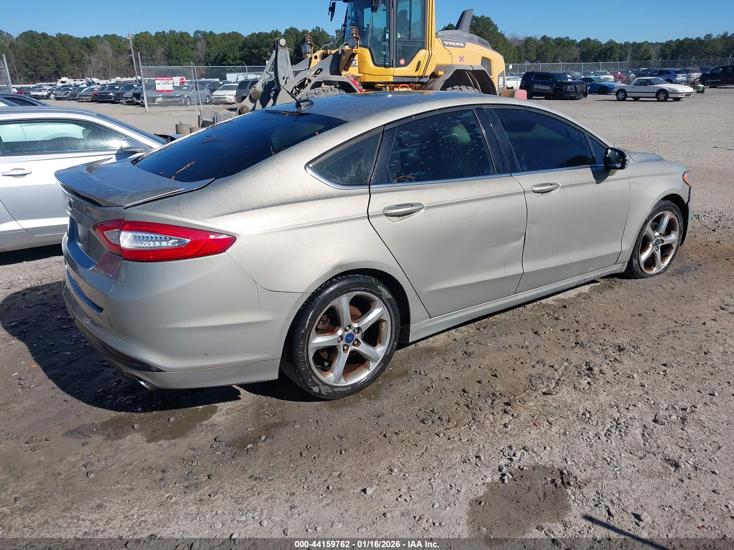 FORD FUSION image 4