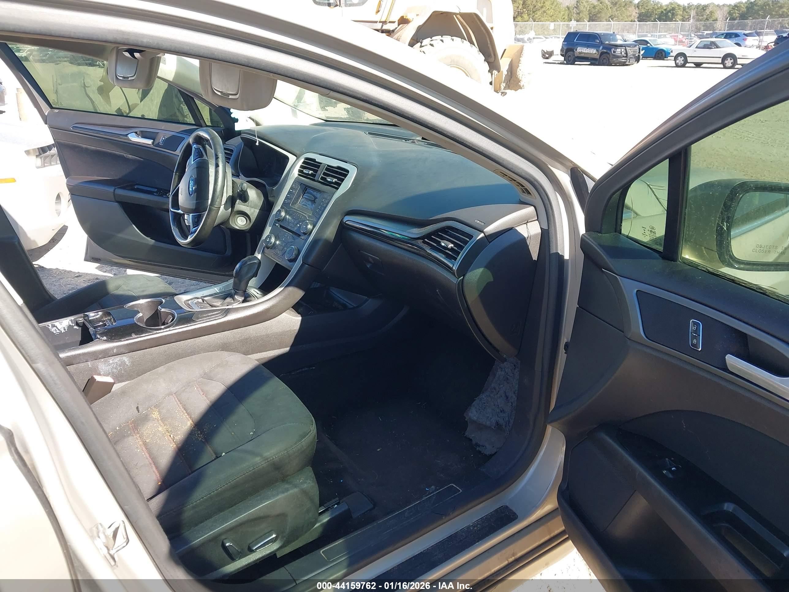 FORD FUSION image 5