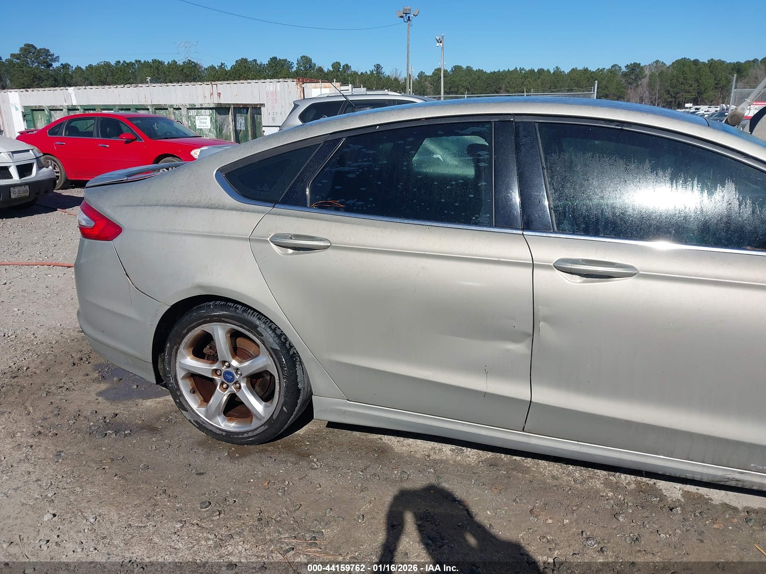 FORD FUSION image 6