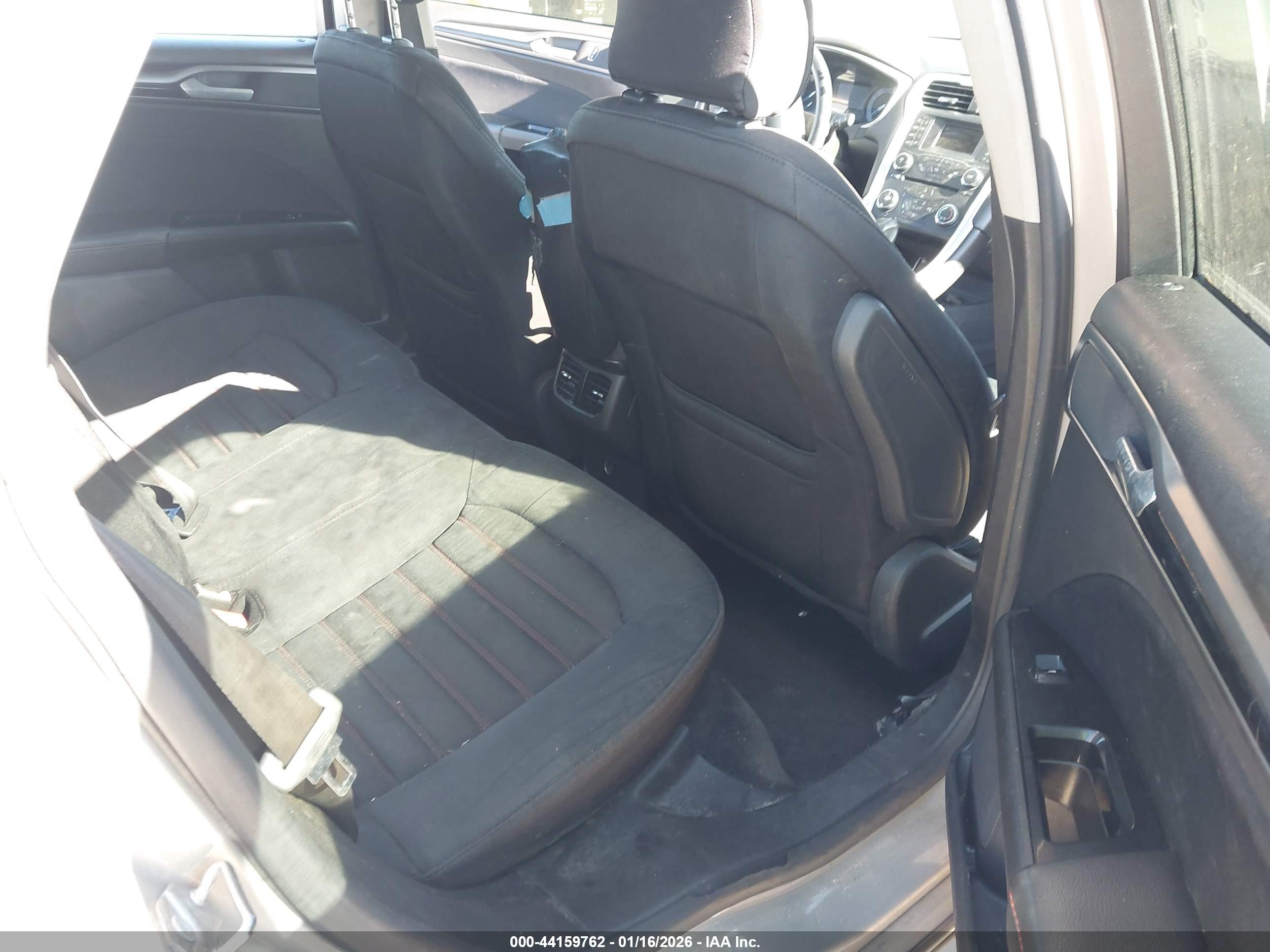 FORD FUSION image 8
