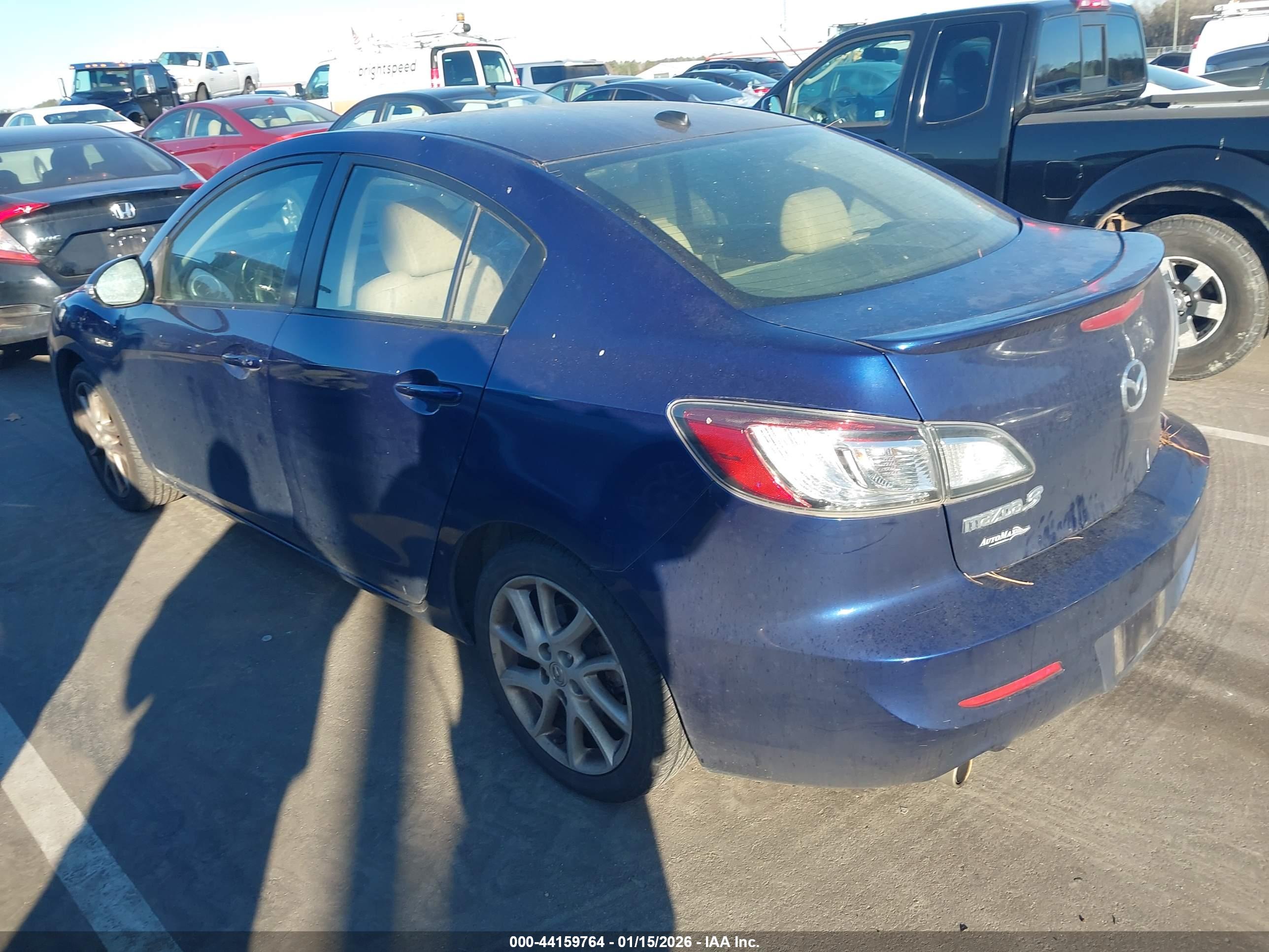 MAZDA 3 image 3