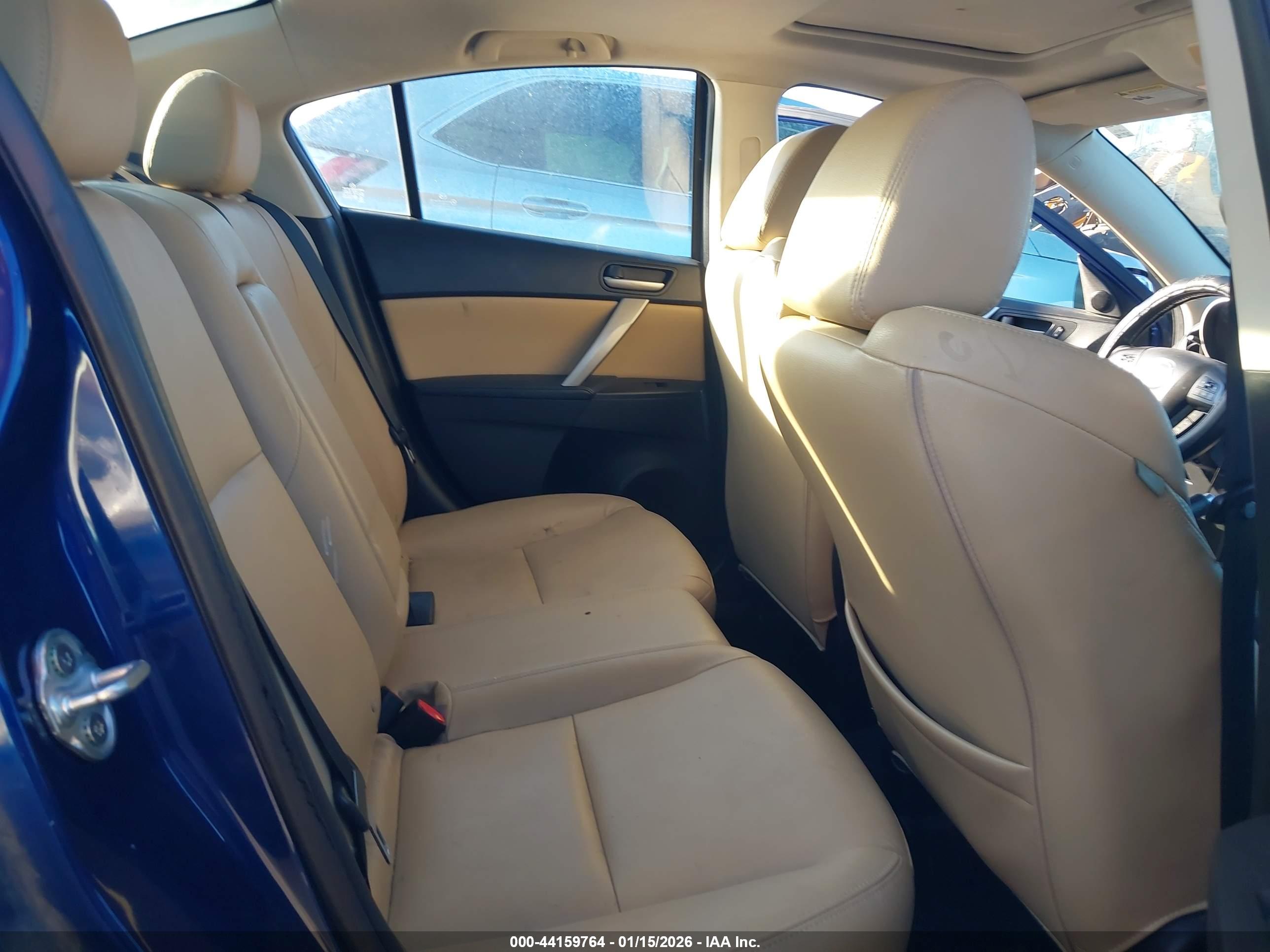 MAZDA 3 image 8