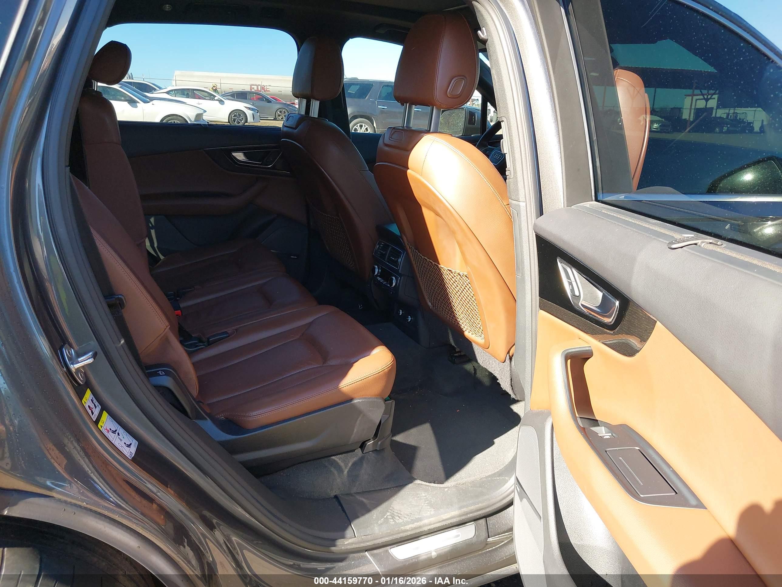 AUDI Q7 image 8
