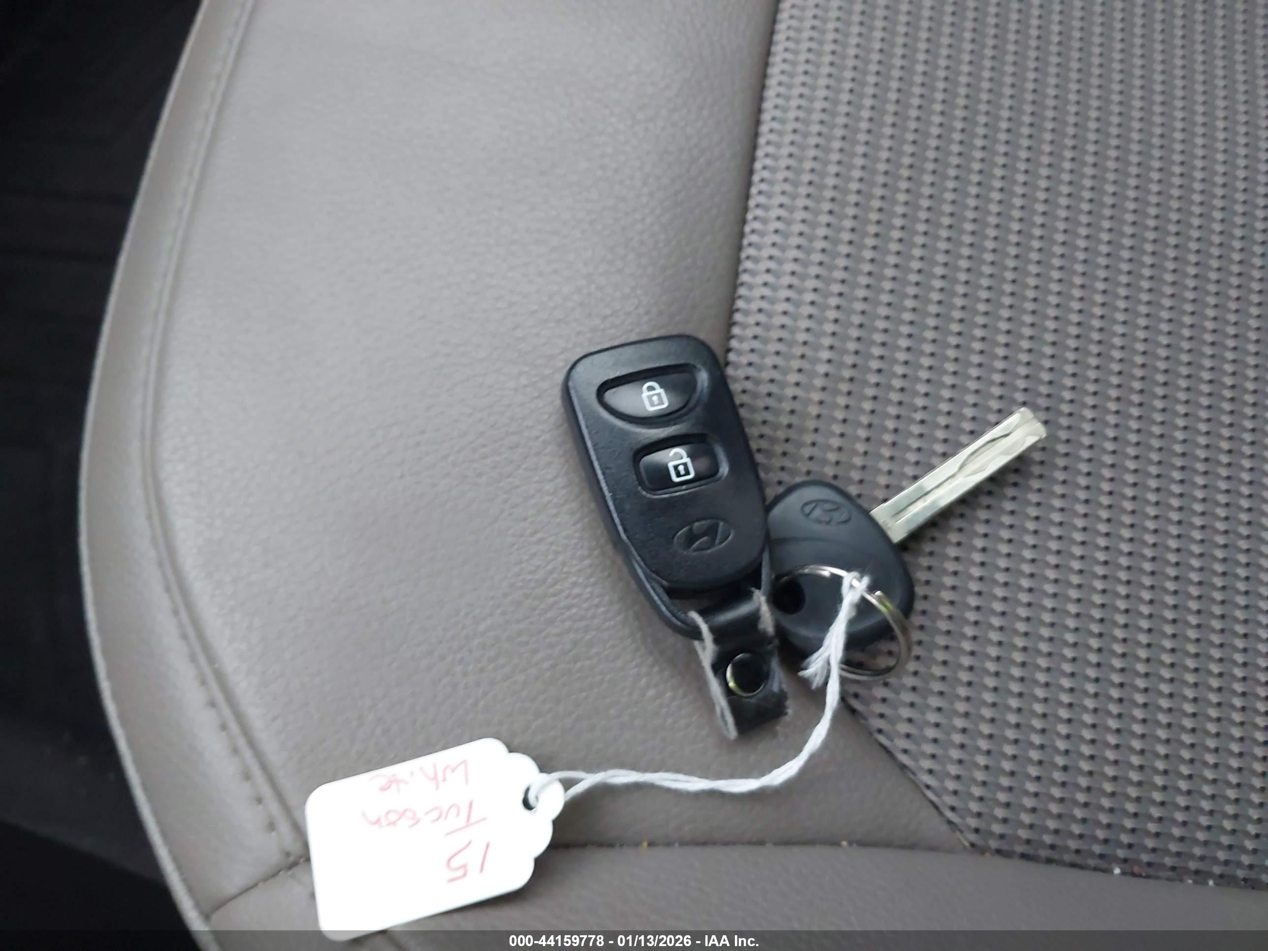HYUNDAI TUCSON image 11