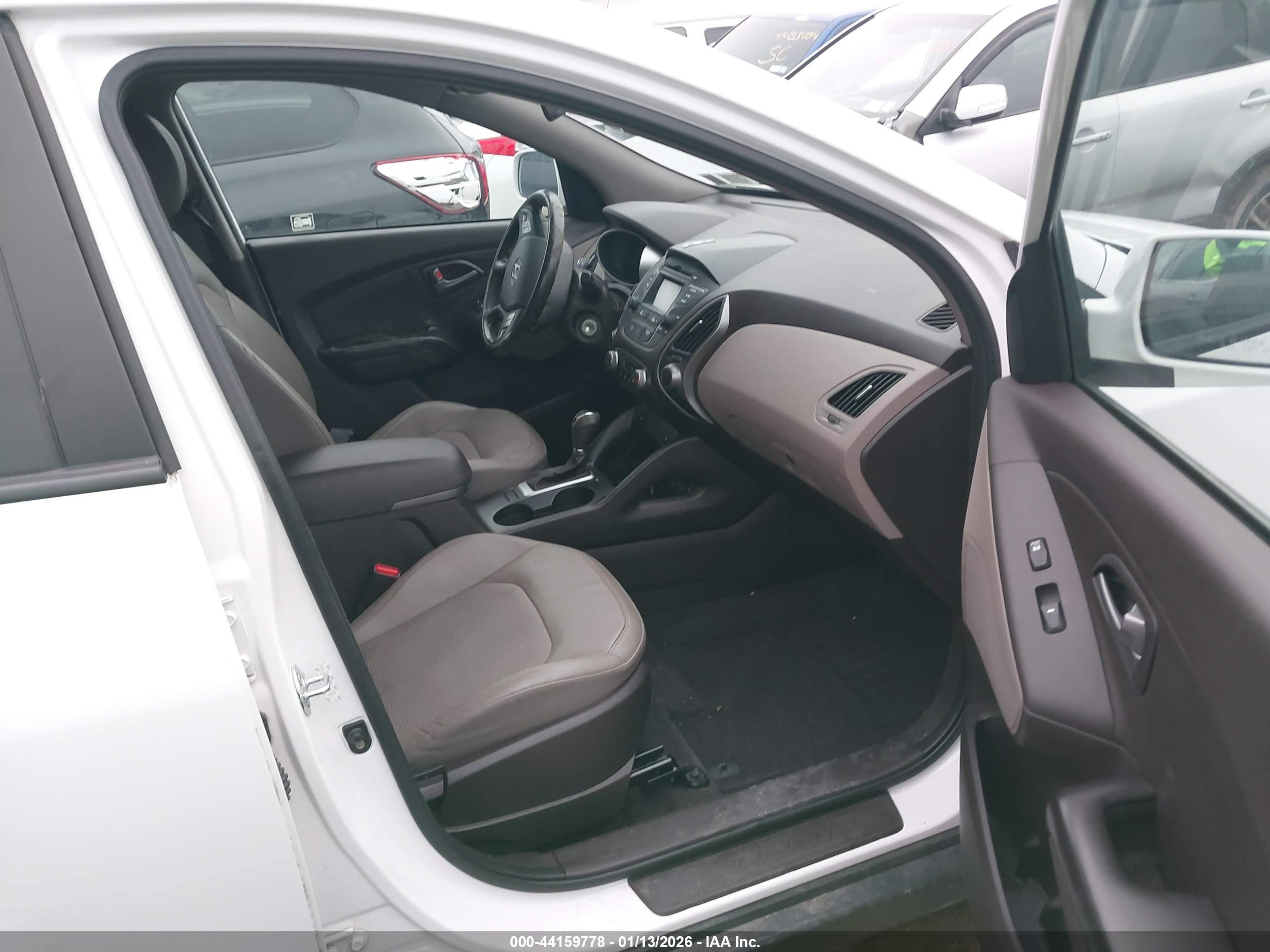 HYUNDAI TUCSON image 5