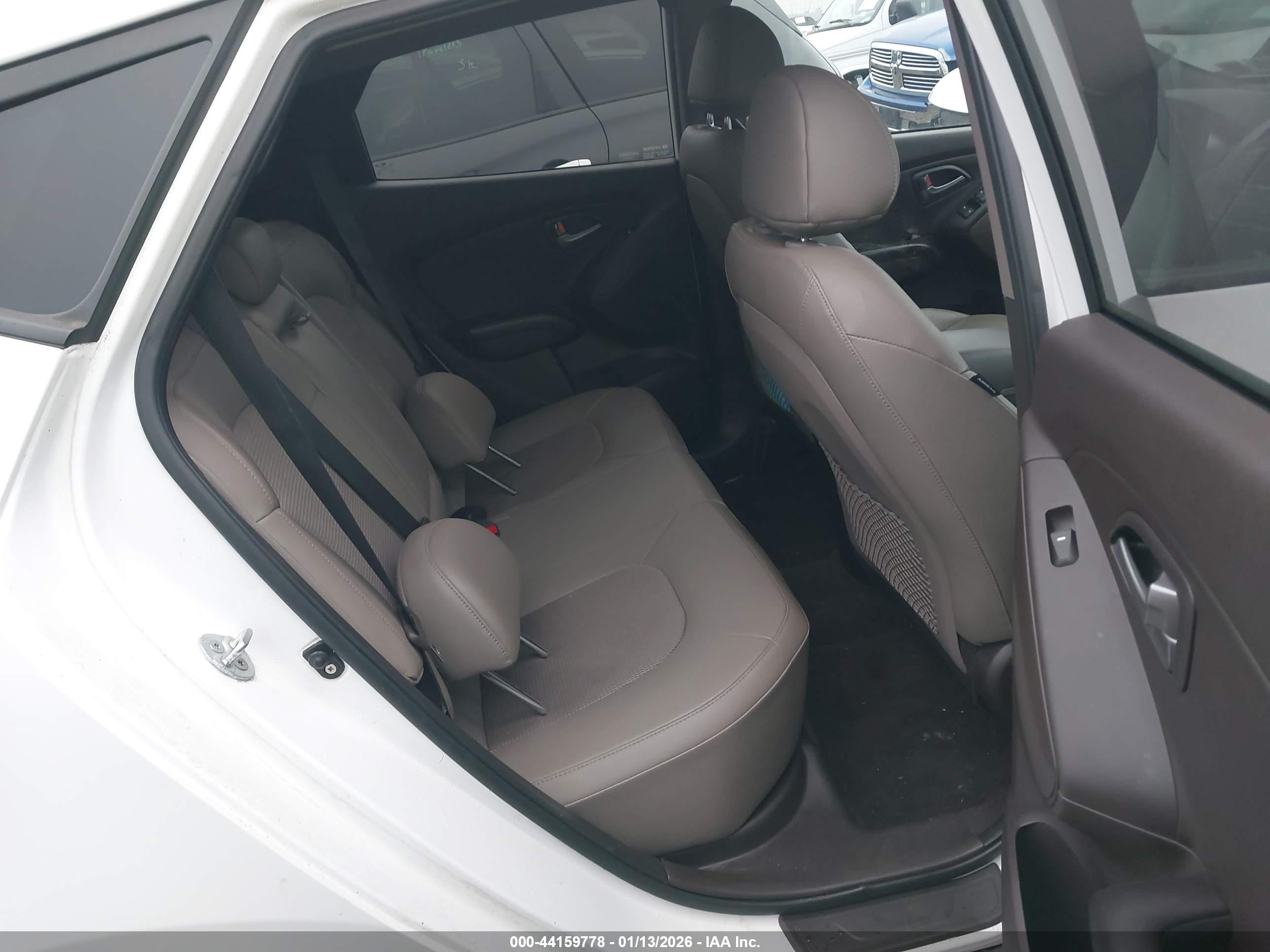 HYUNDAI TUCSON image 8