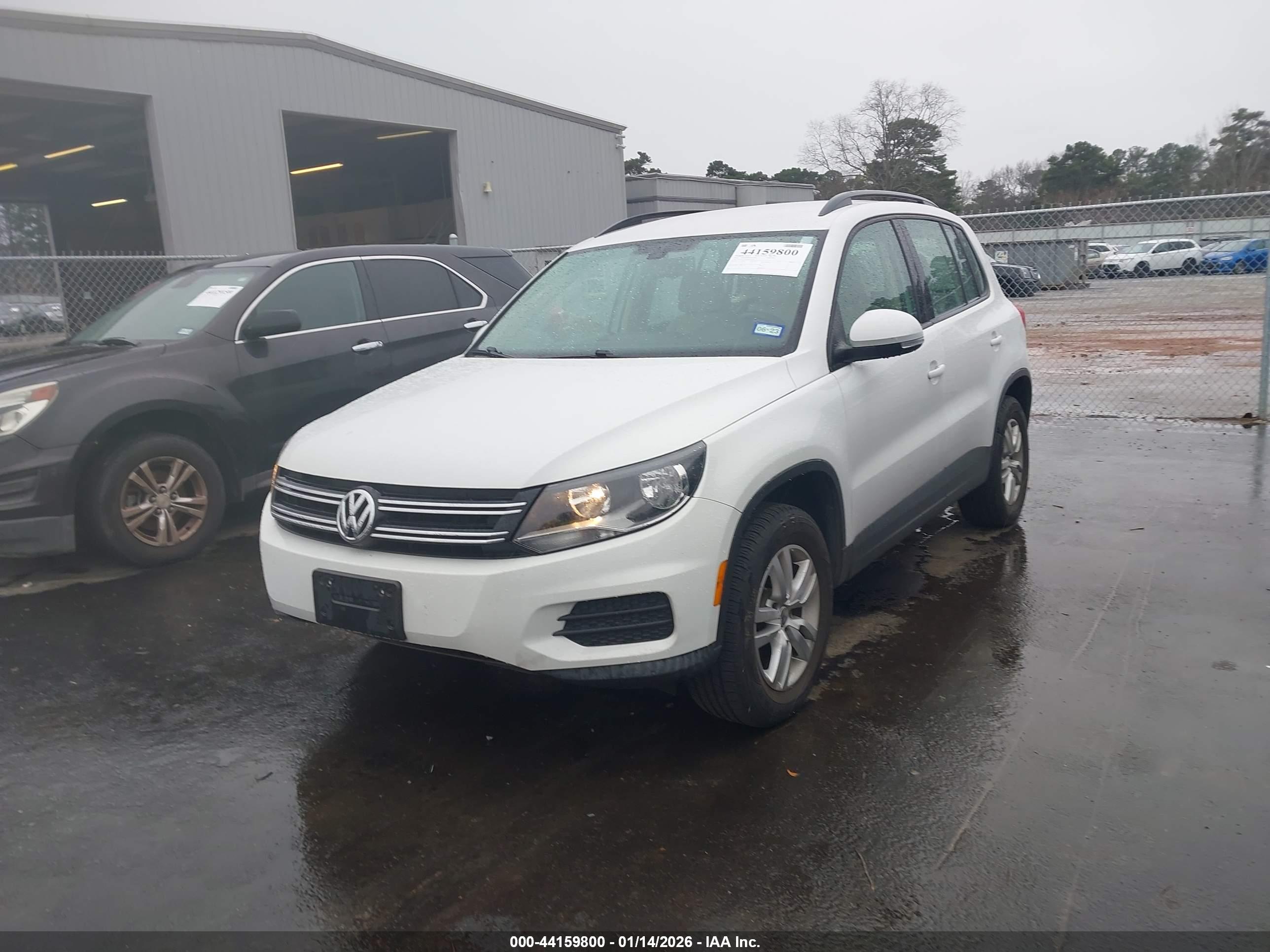 VOLKSWAGEN TIGUAN image 2
