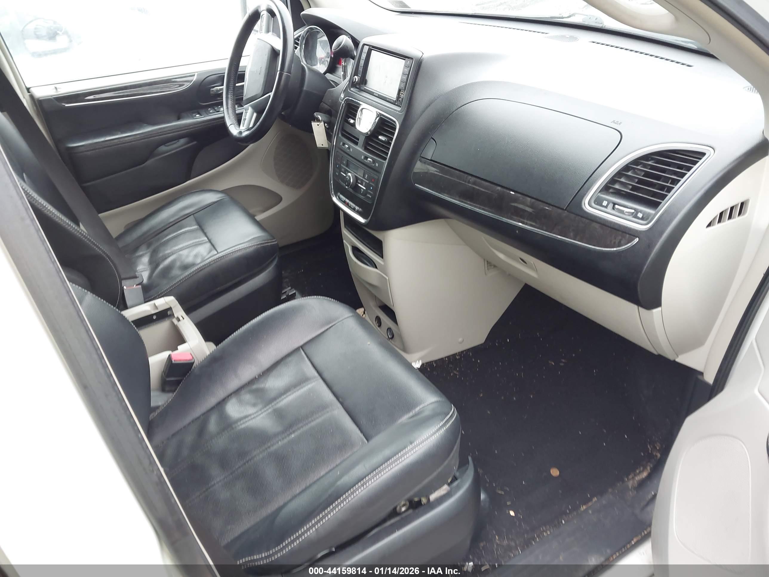 CHRYSLER TOWN image 5