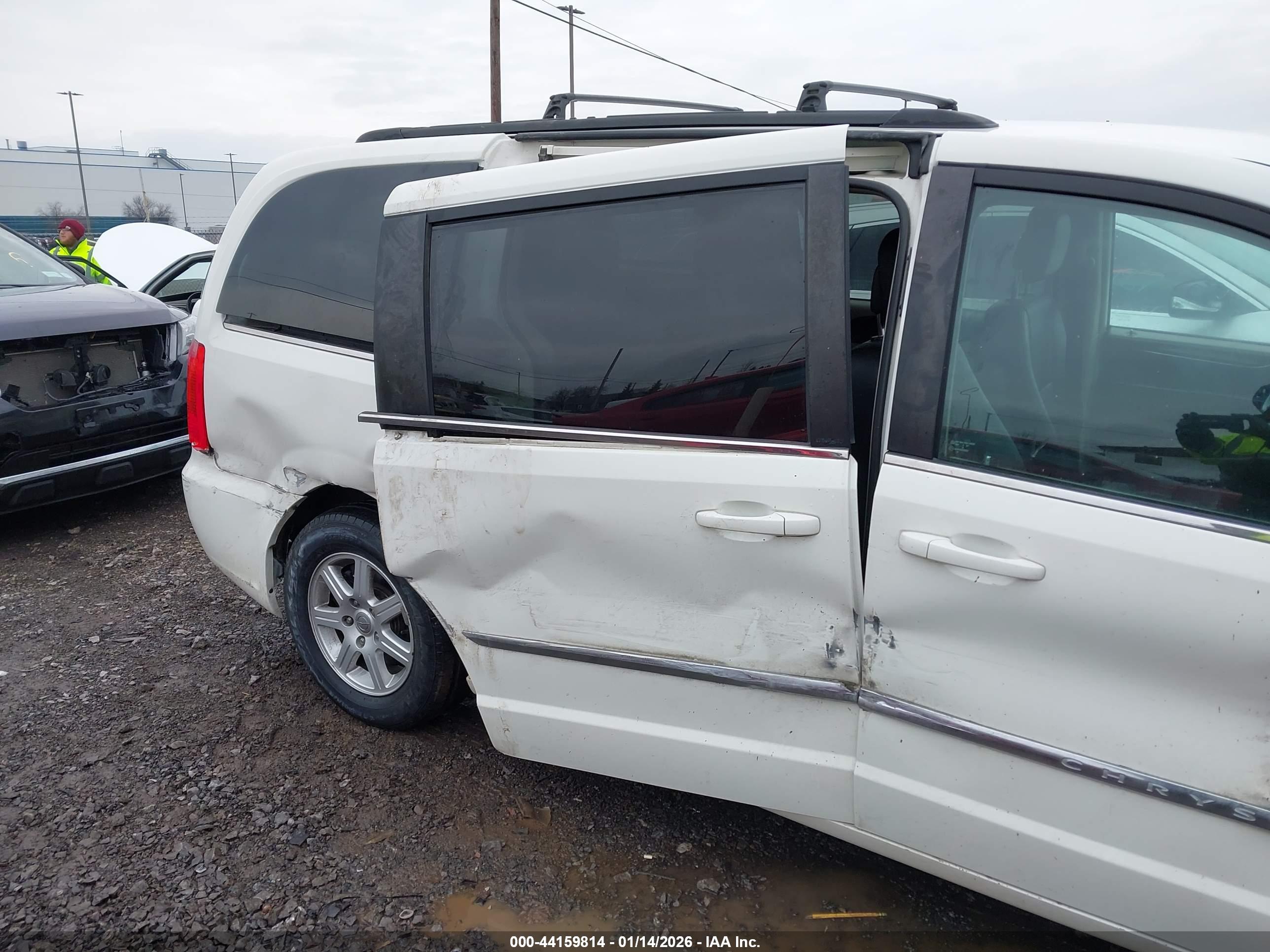 CHRYSLER TOWN image 6