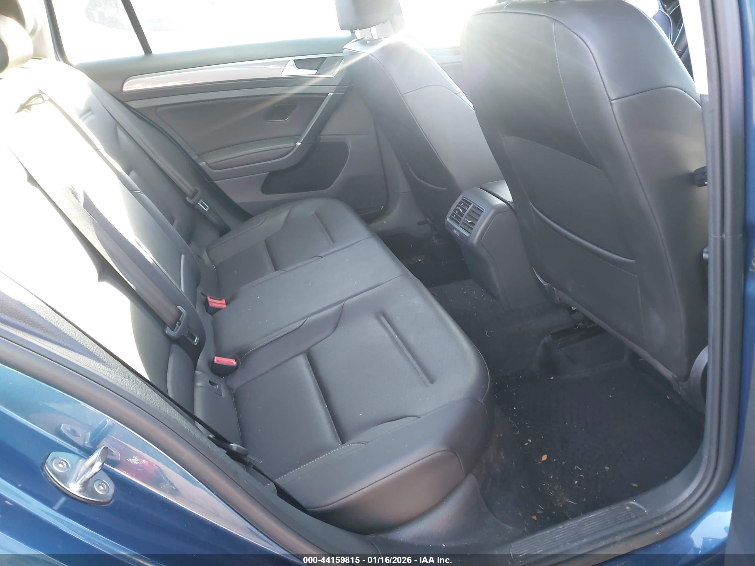 VOLKSWAGEN GOLF image 8