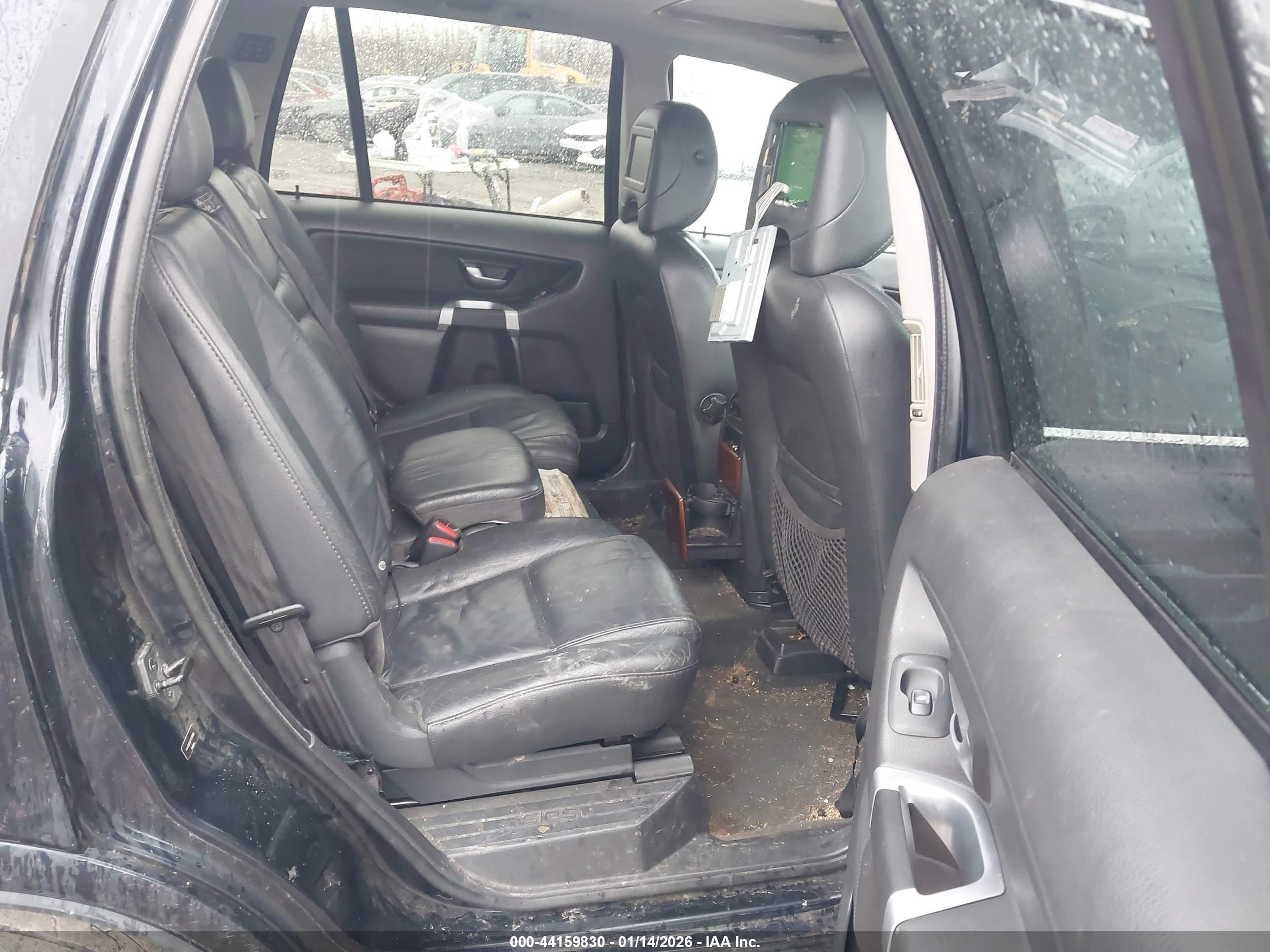 VOLVO XC90 image 8