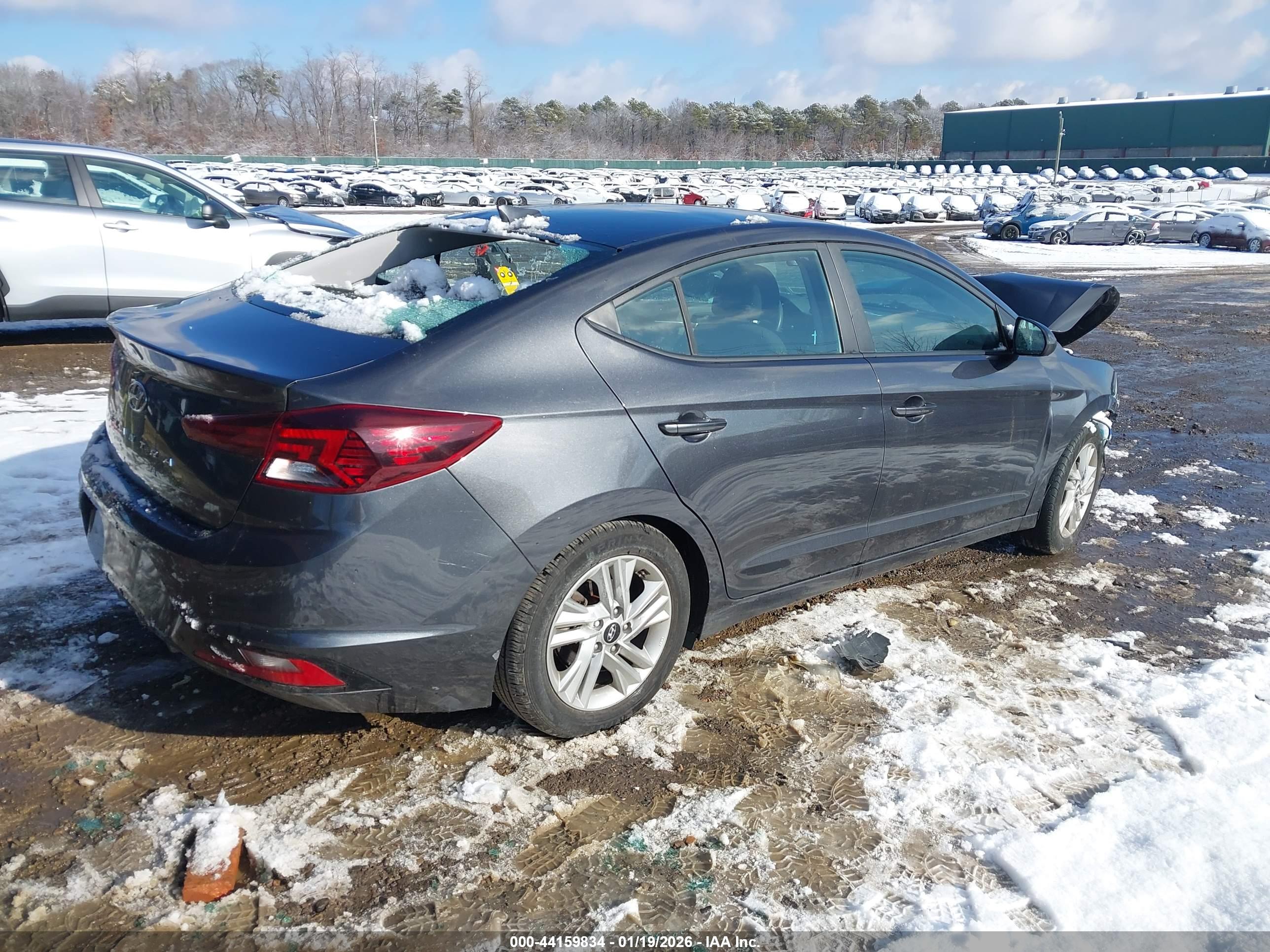 HYUNDAI ELANTRA image 4
