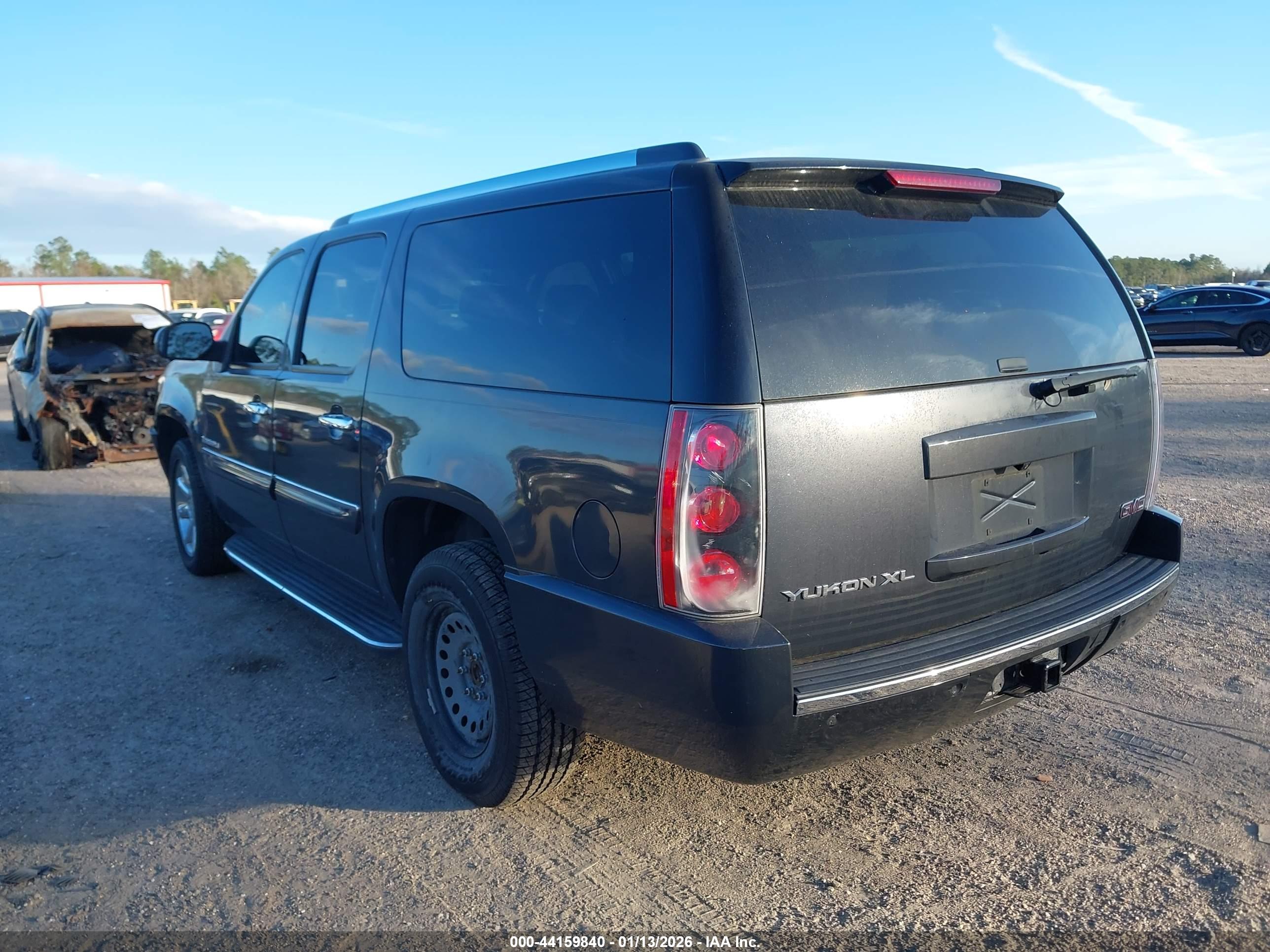 GMC YUKON image 3