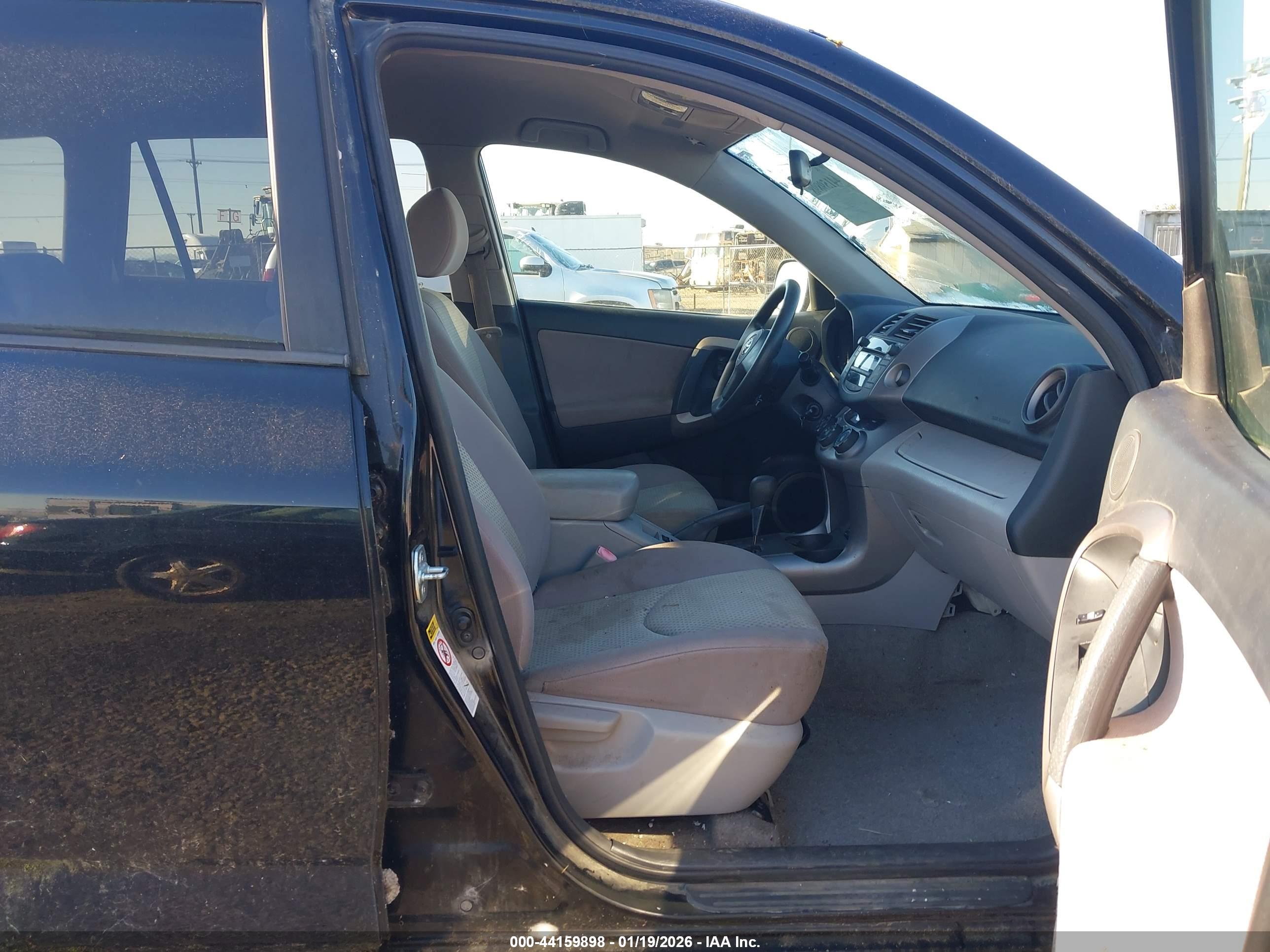 TOYOTA RAV4 image 5