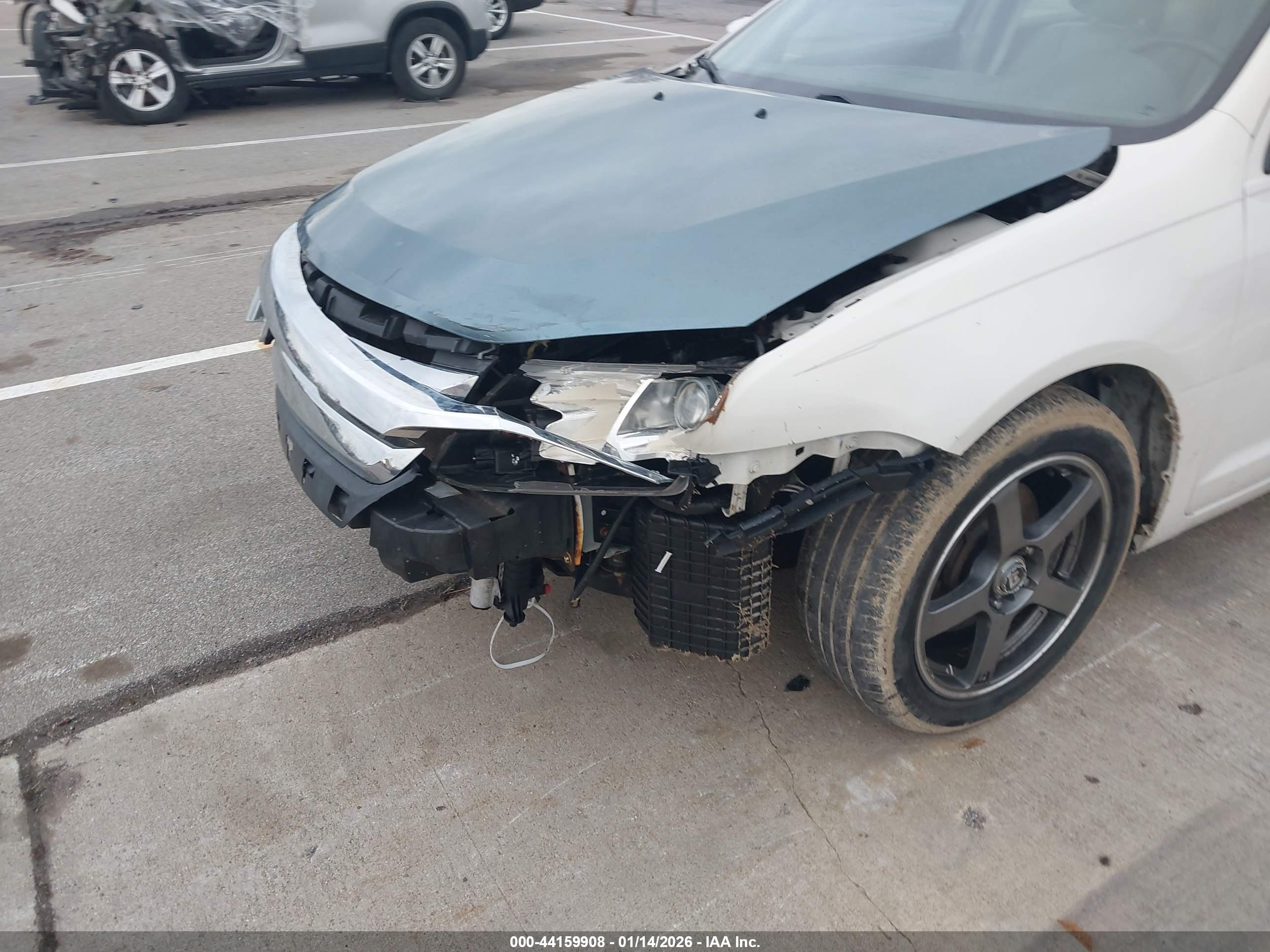 FORD FUSION image 6
