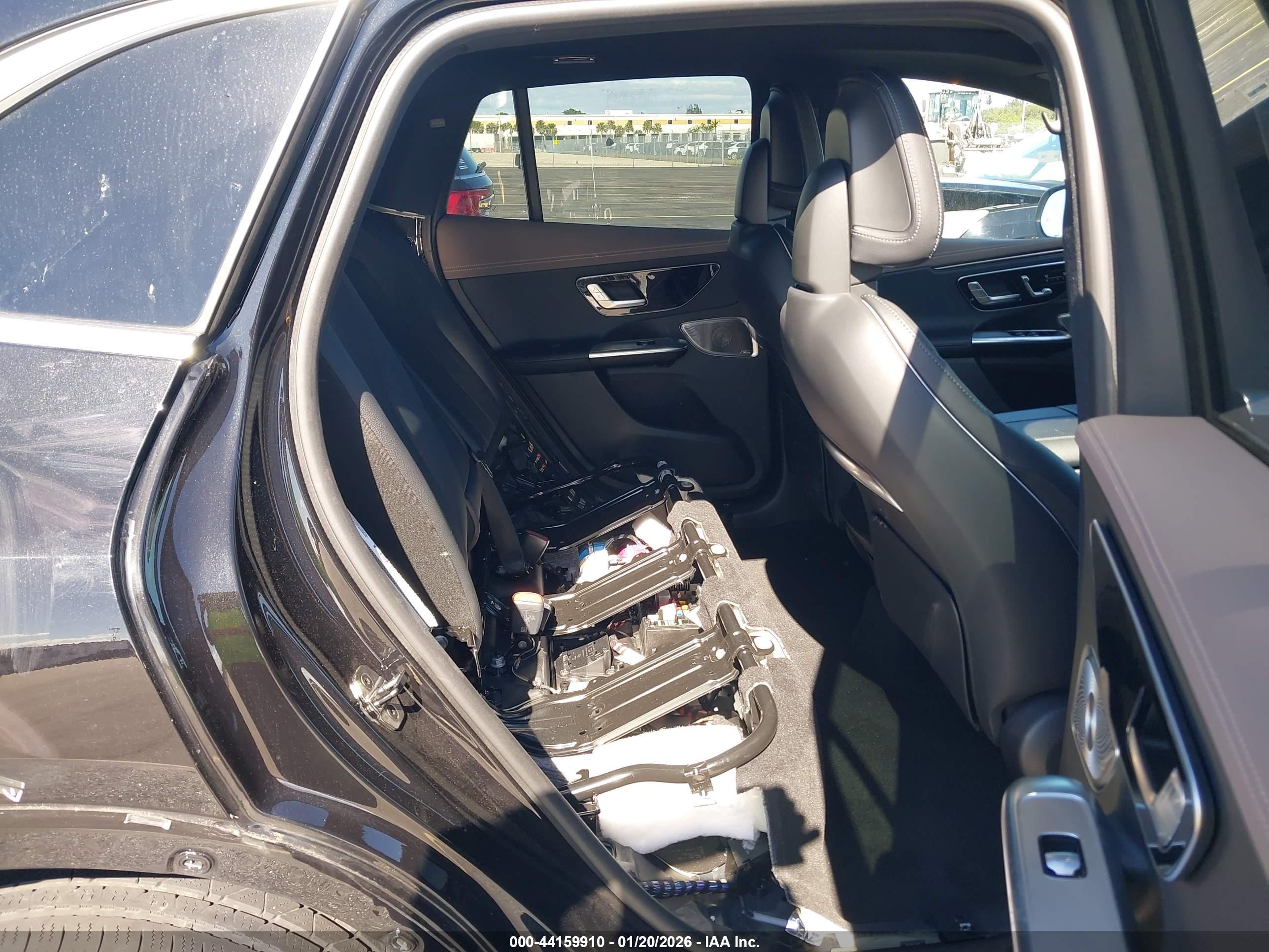 MERCEDES-BENZ EQE image 8