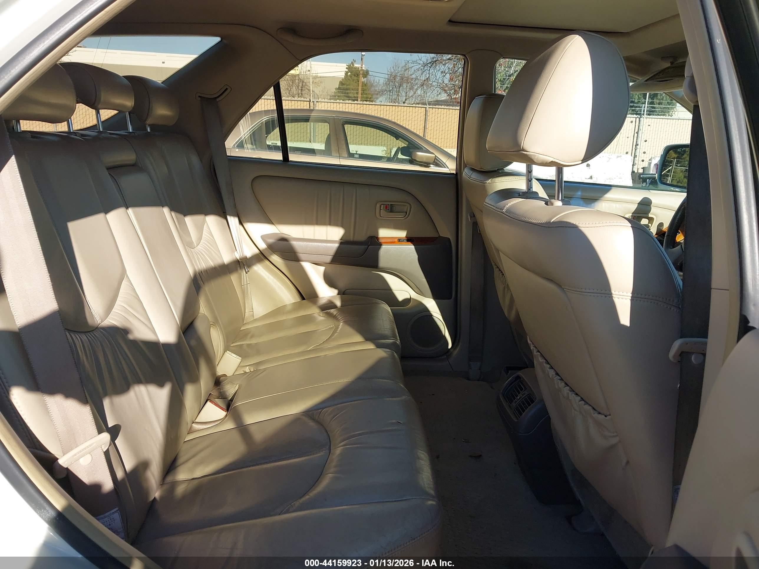LEXUS RX image 8