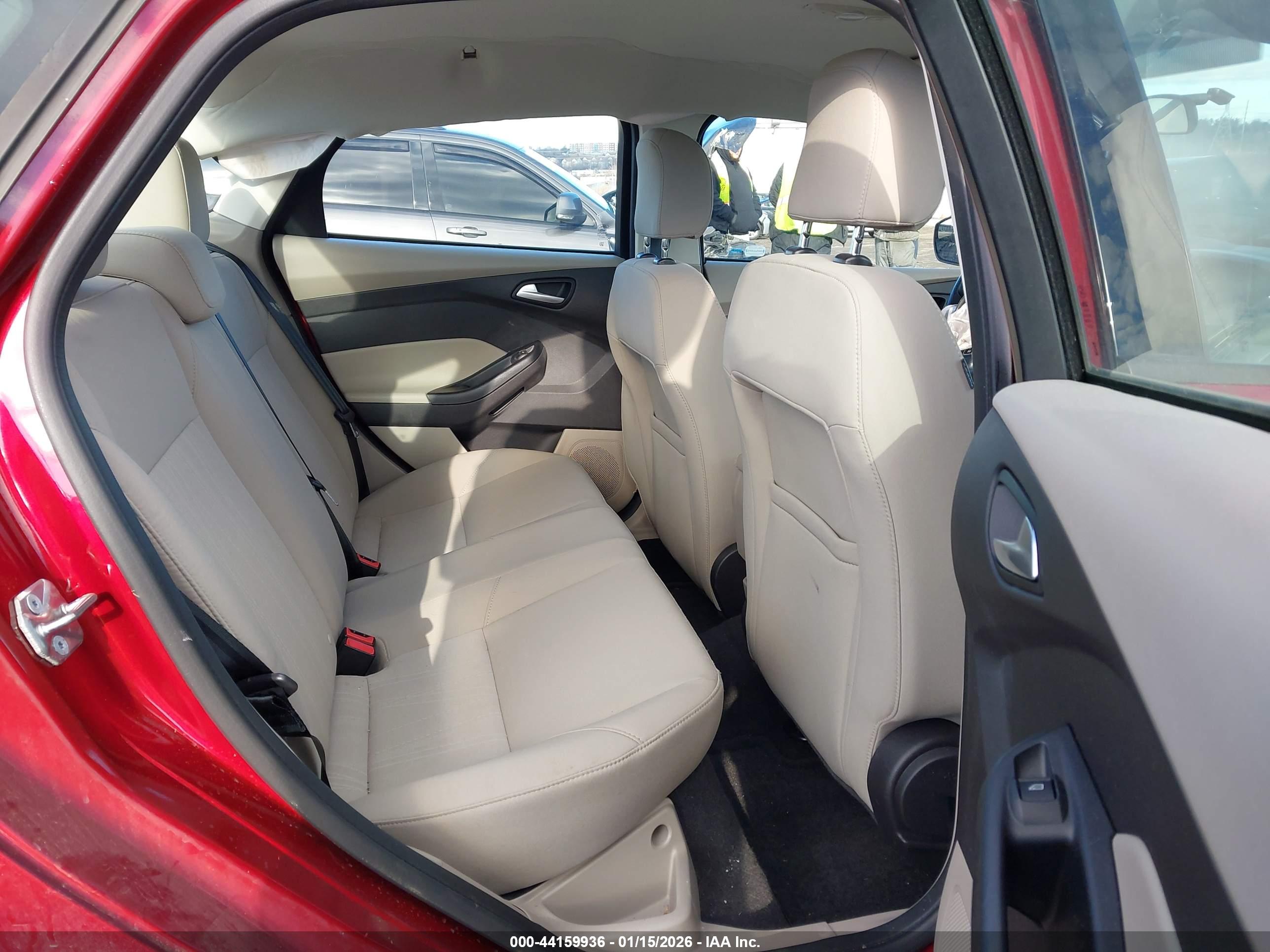 FORD FOCUS image 8