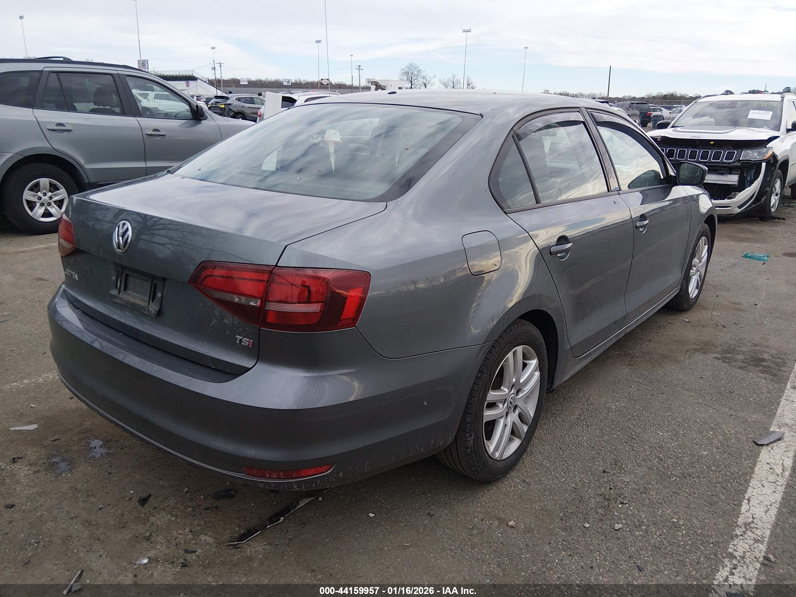 VOLKSWAGEN JETTA image 4