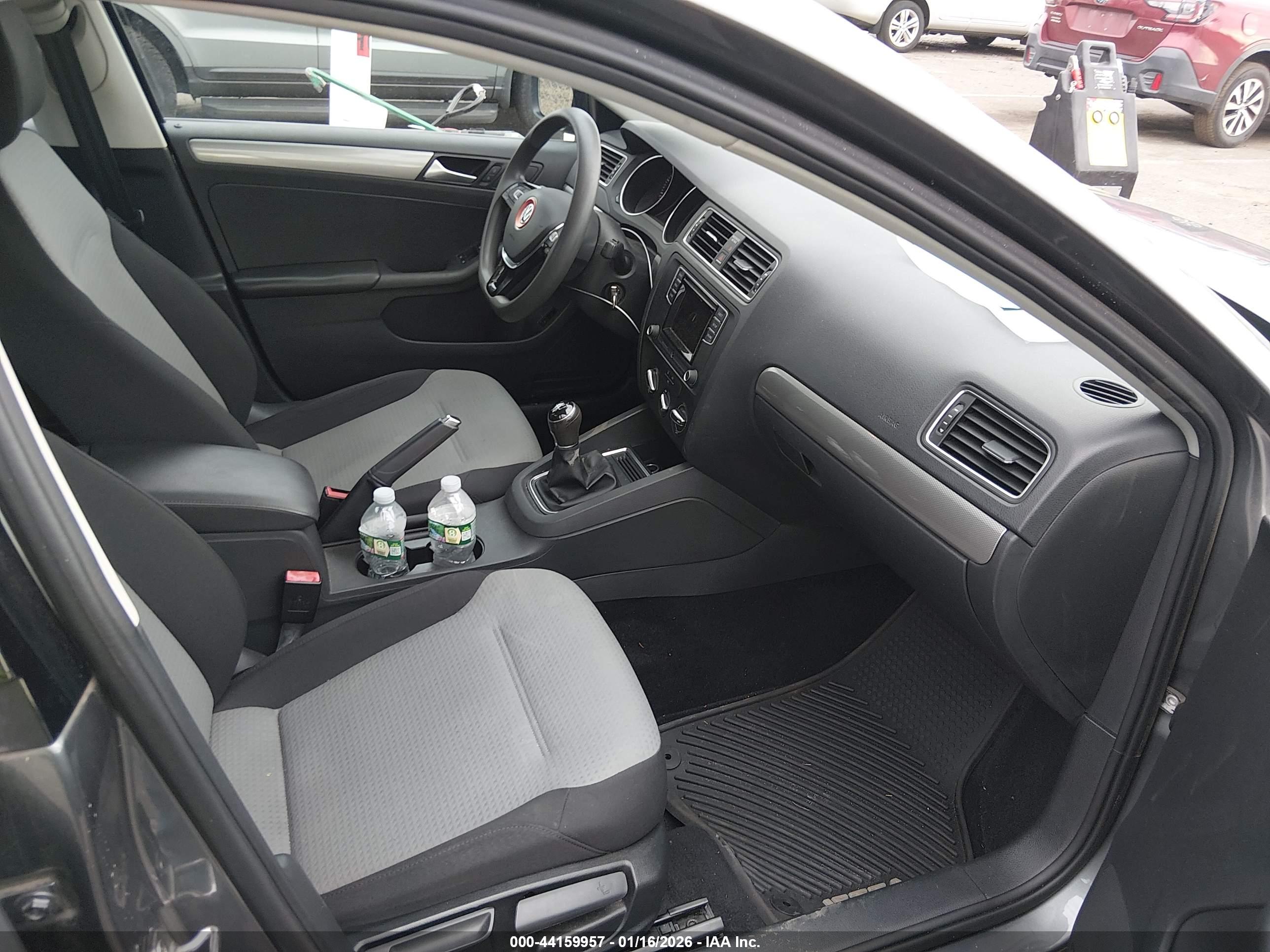 VOLKSWAGEN JETTA image 5