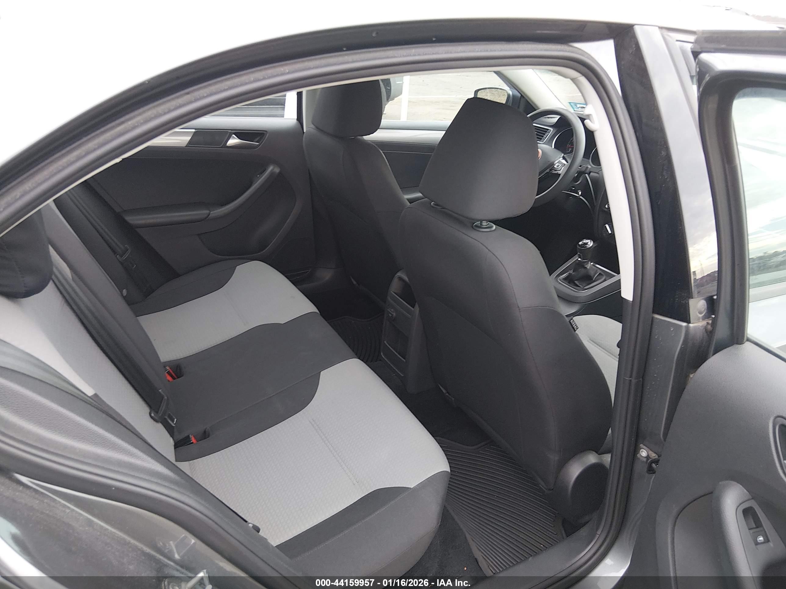 VOLKSWAGEN JETTA image 8