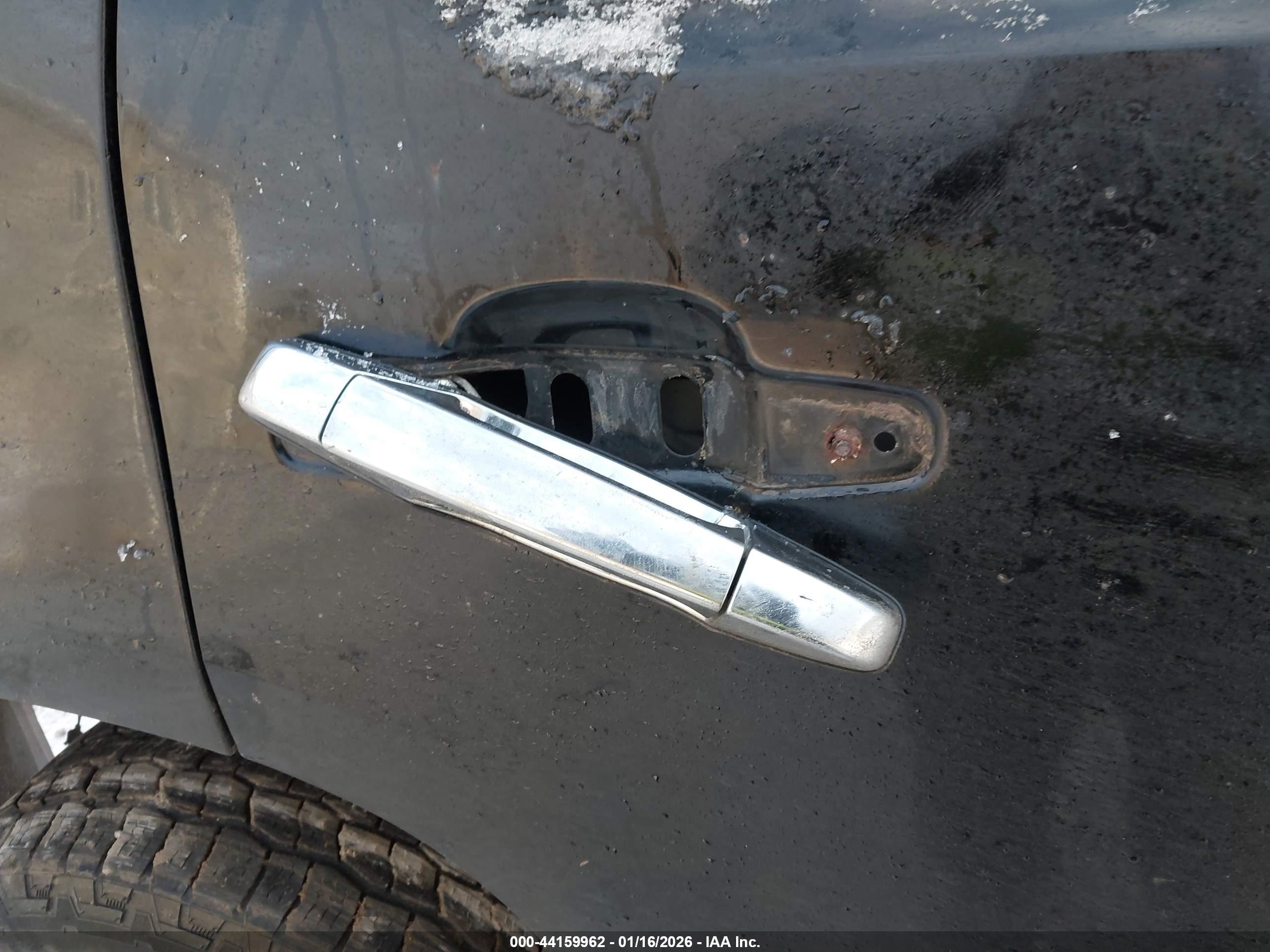 CHEVROLET TAHOE image 6