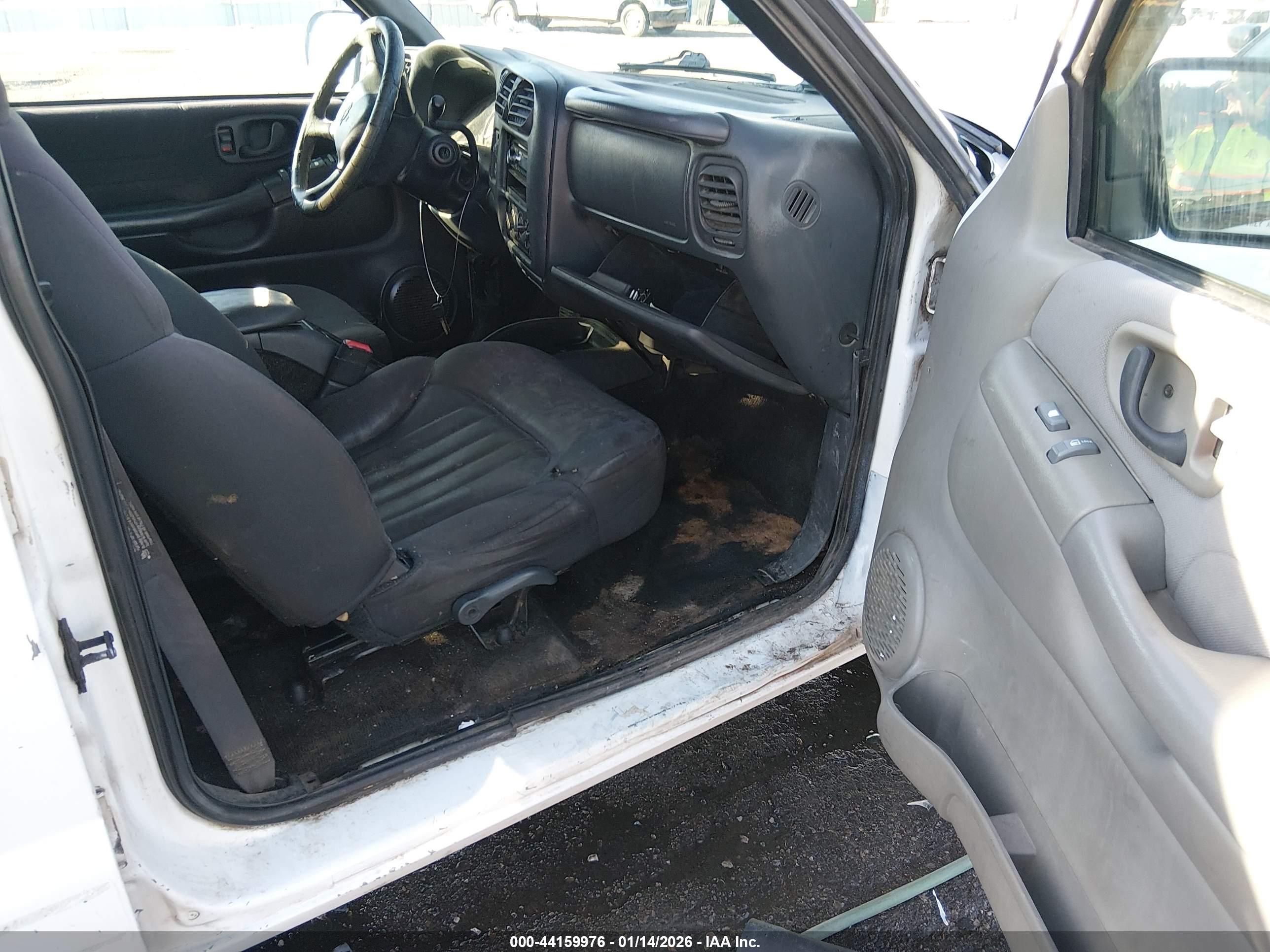 CHEVROLET BLAZER image 5