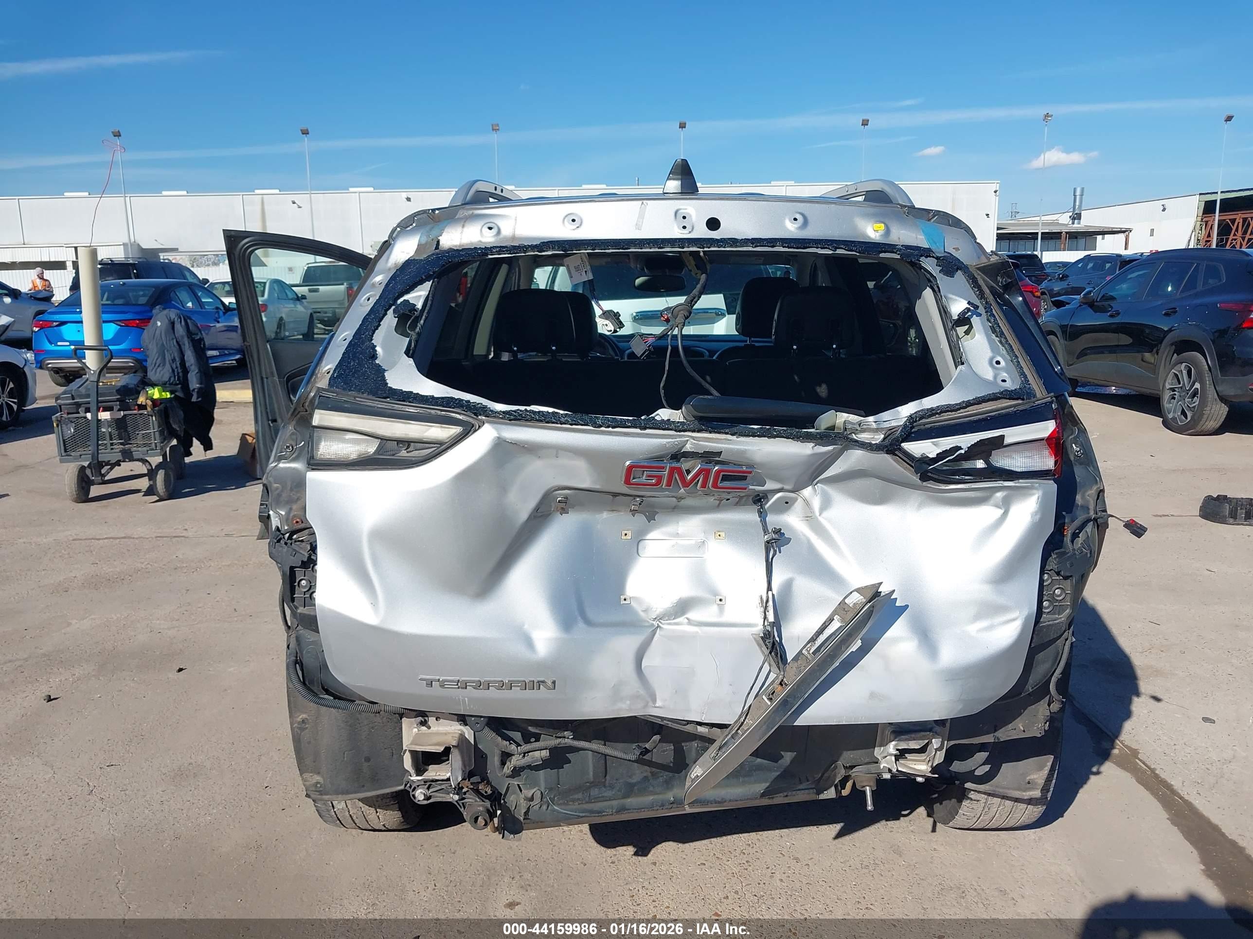 GMC TERRAIN image 6