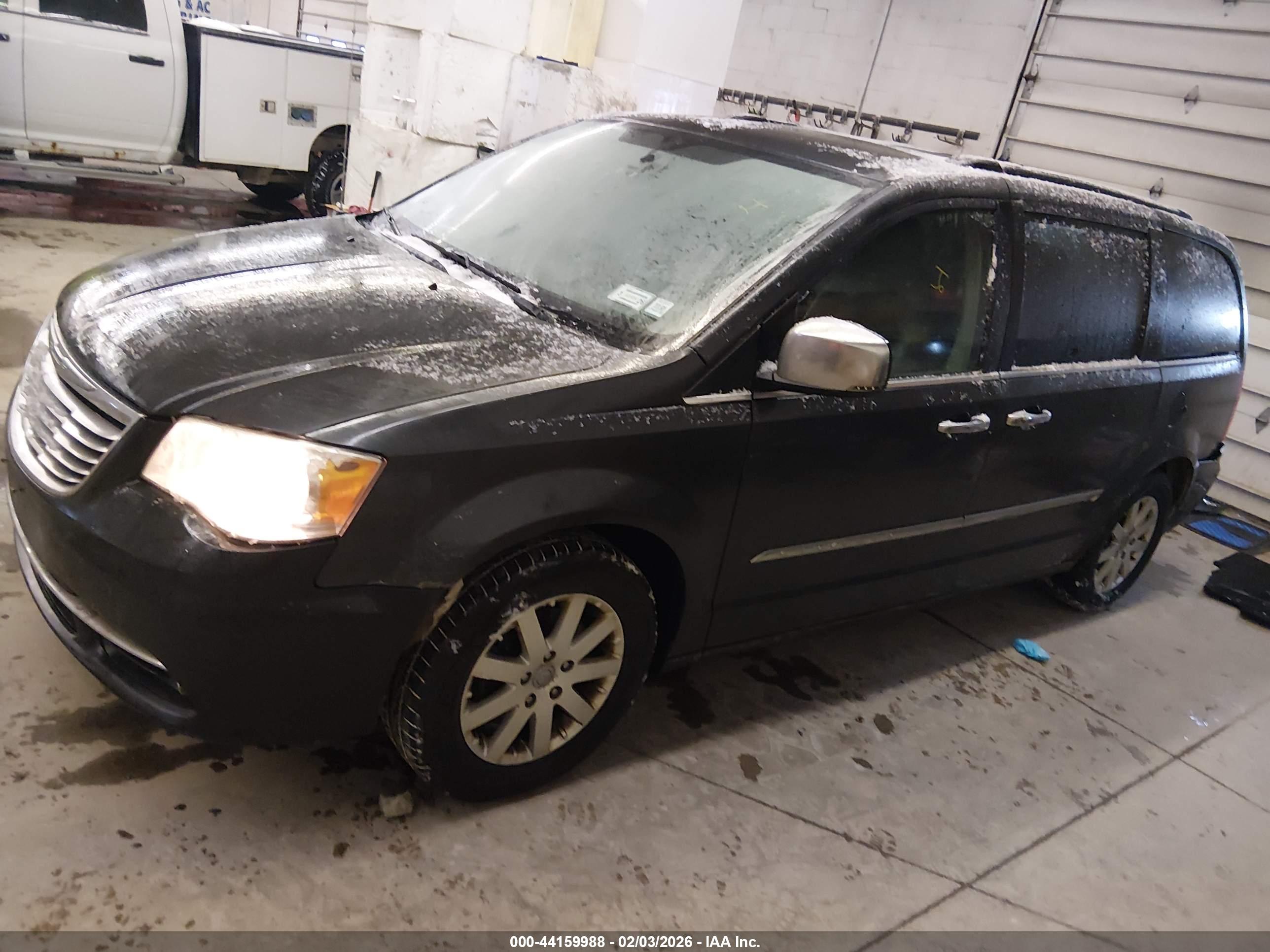 CHRYSLER TOWN image 2
