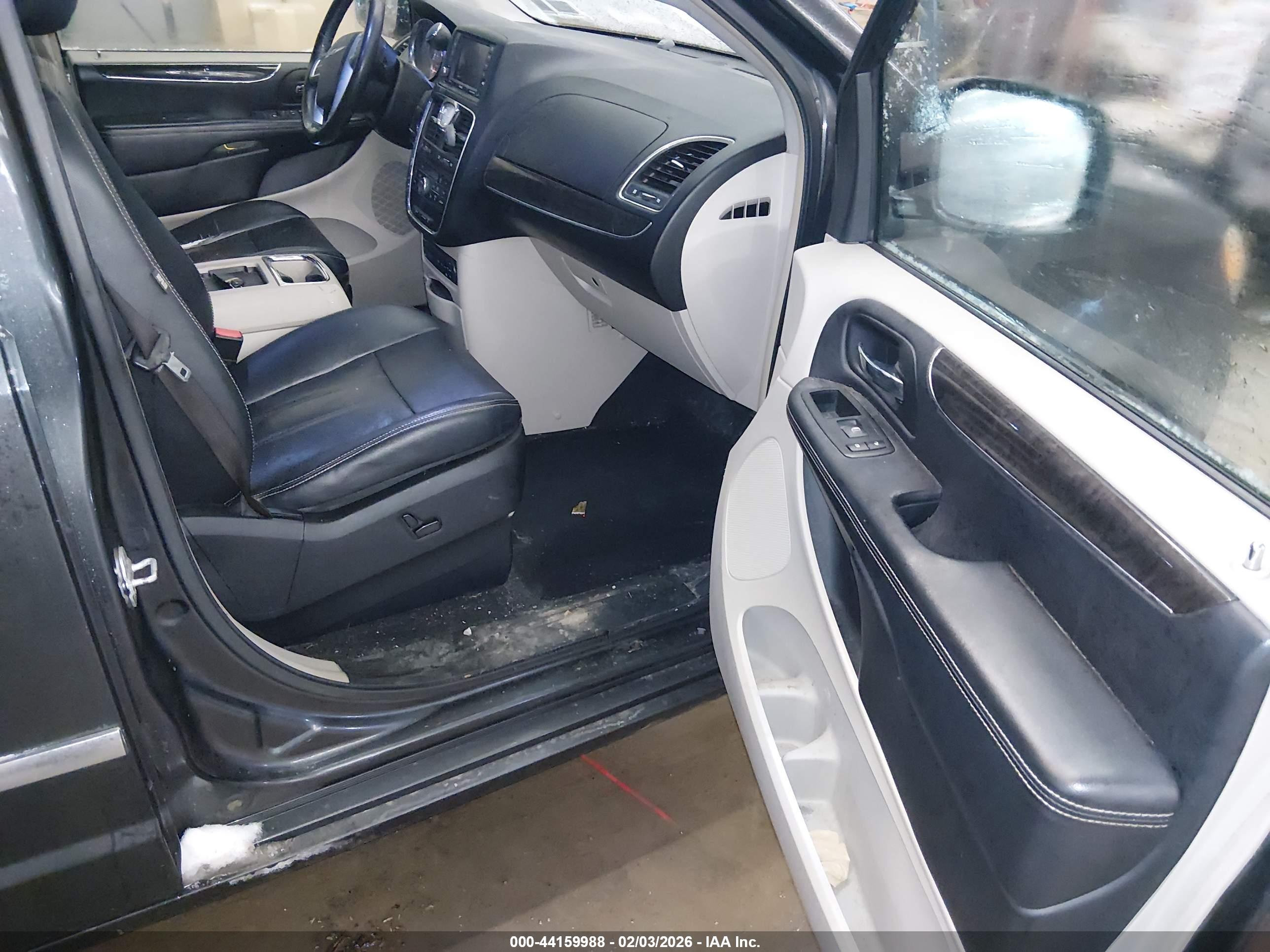 CHRYSLER TOWN image 5