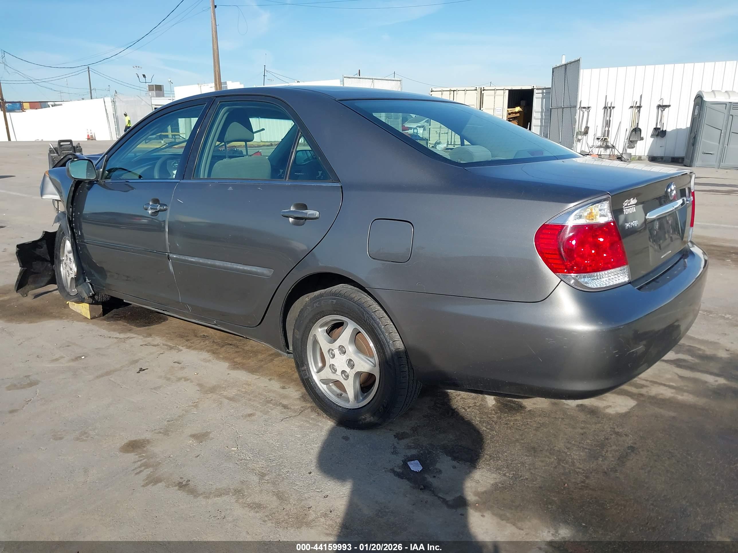 TOYOTA CAMRY image 3