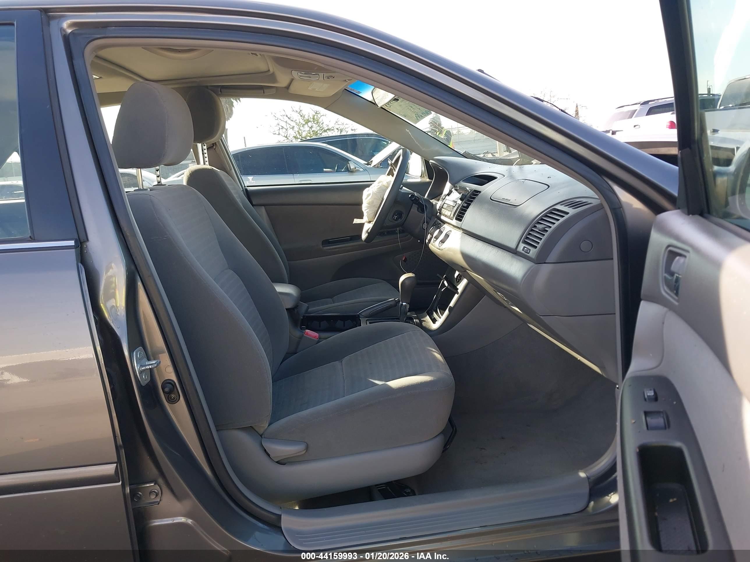 TOYOTA CAMRY image 5