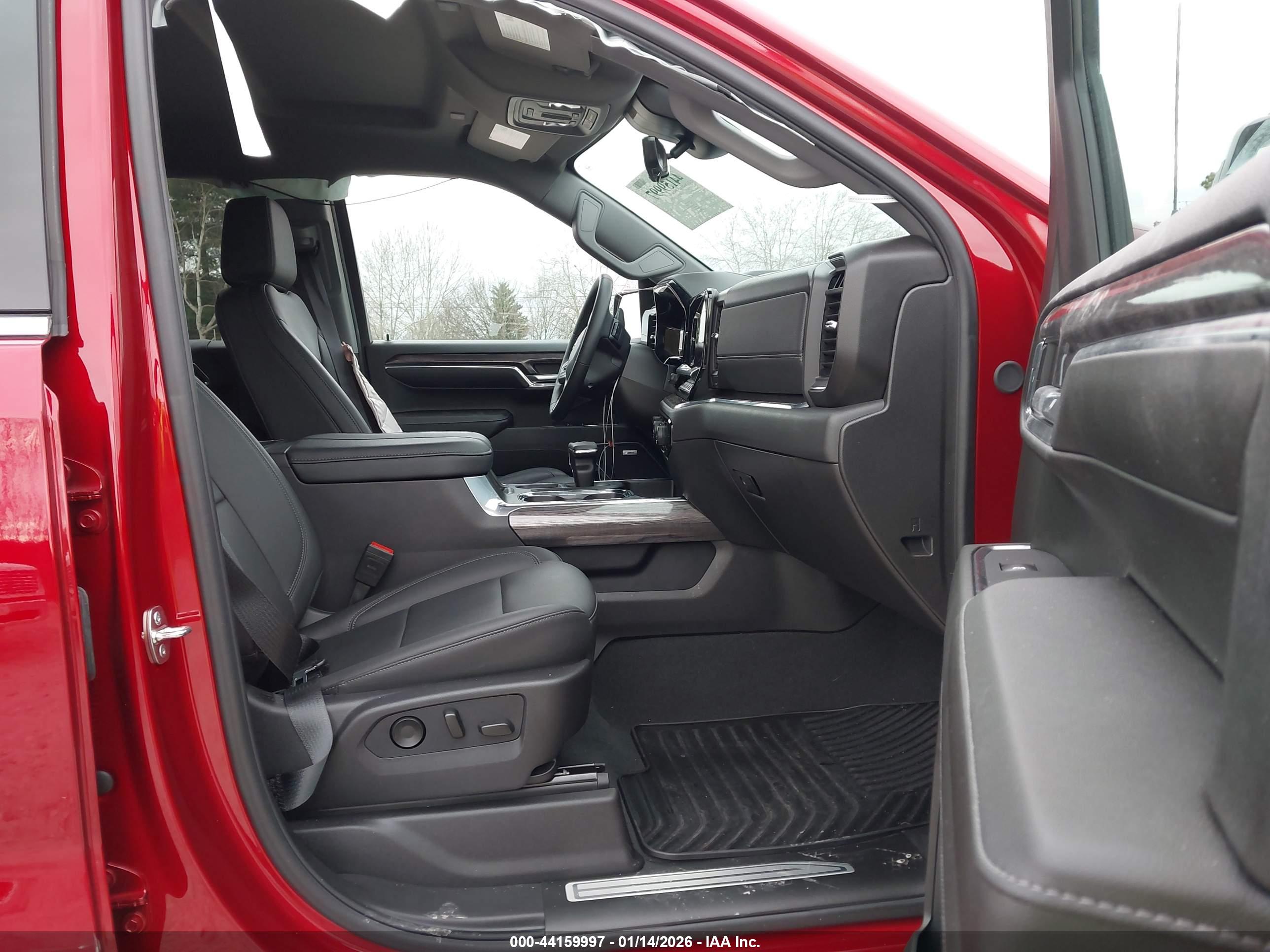 CHEVROLET SILVERADO image 5