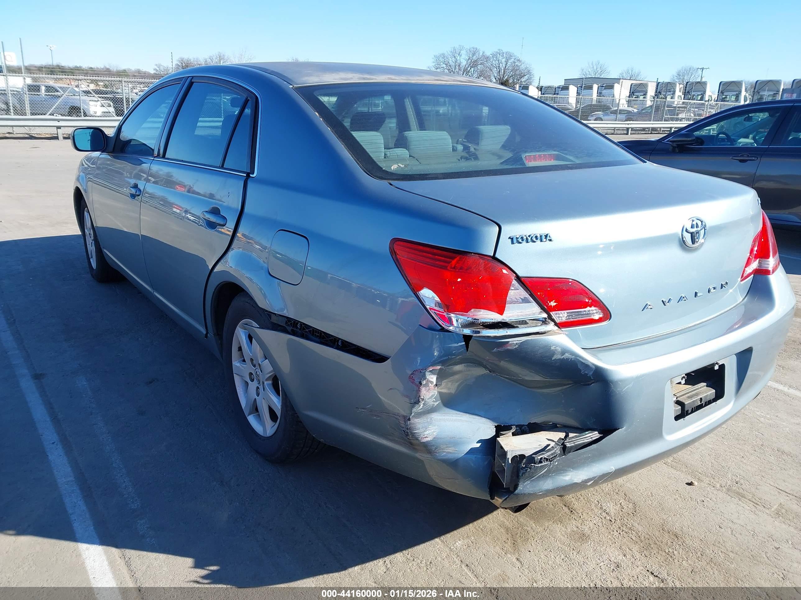 TOYOTA AVALON image 3