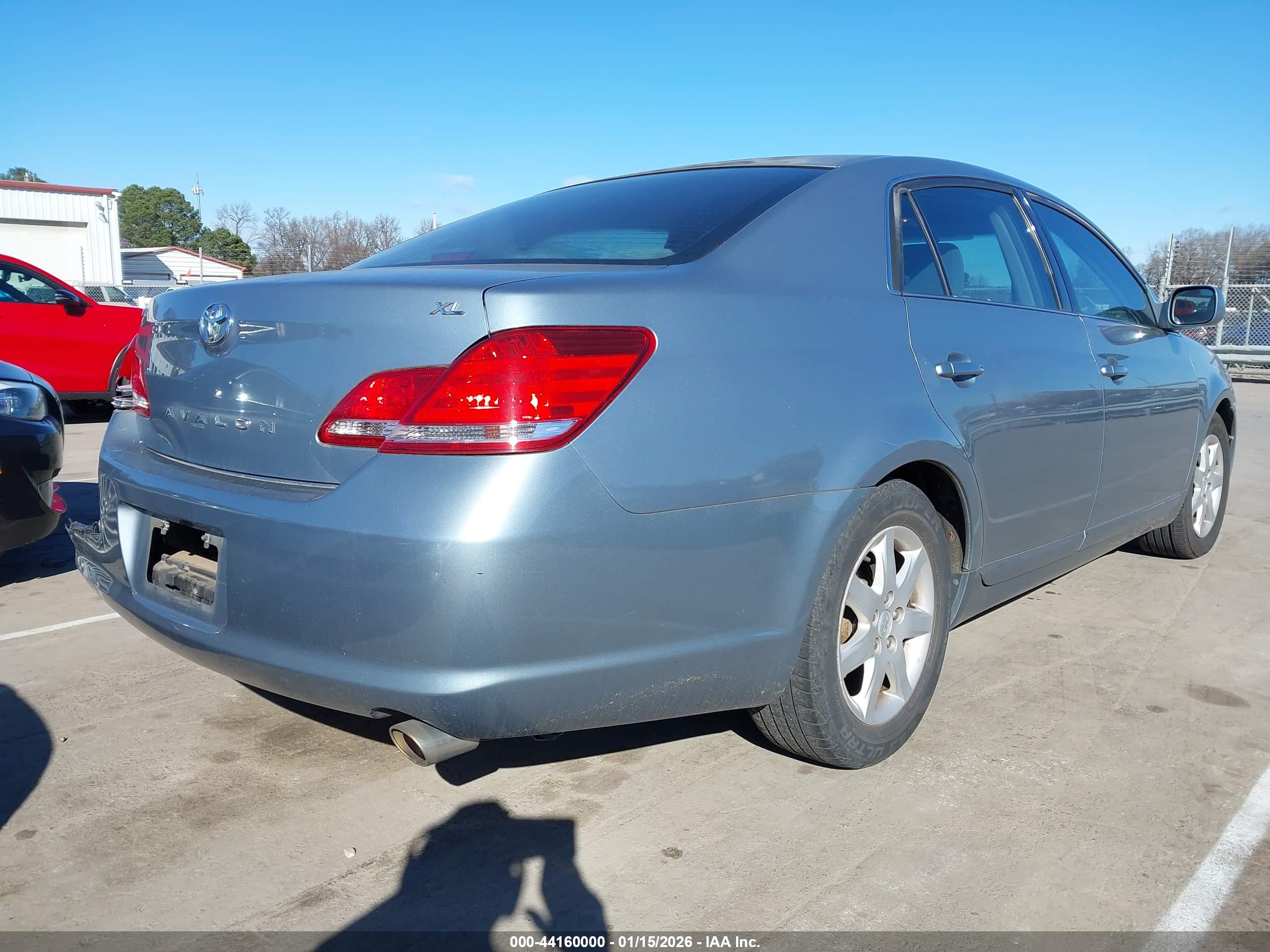 TOYOTA AVALON image 4