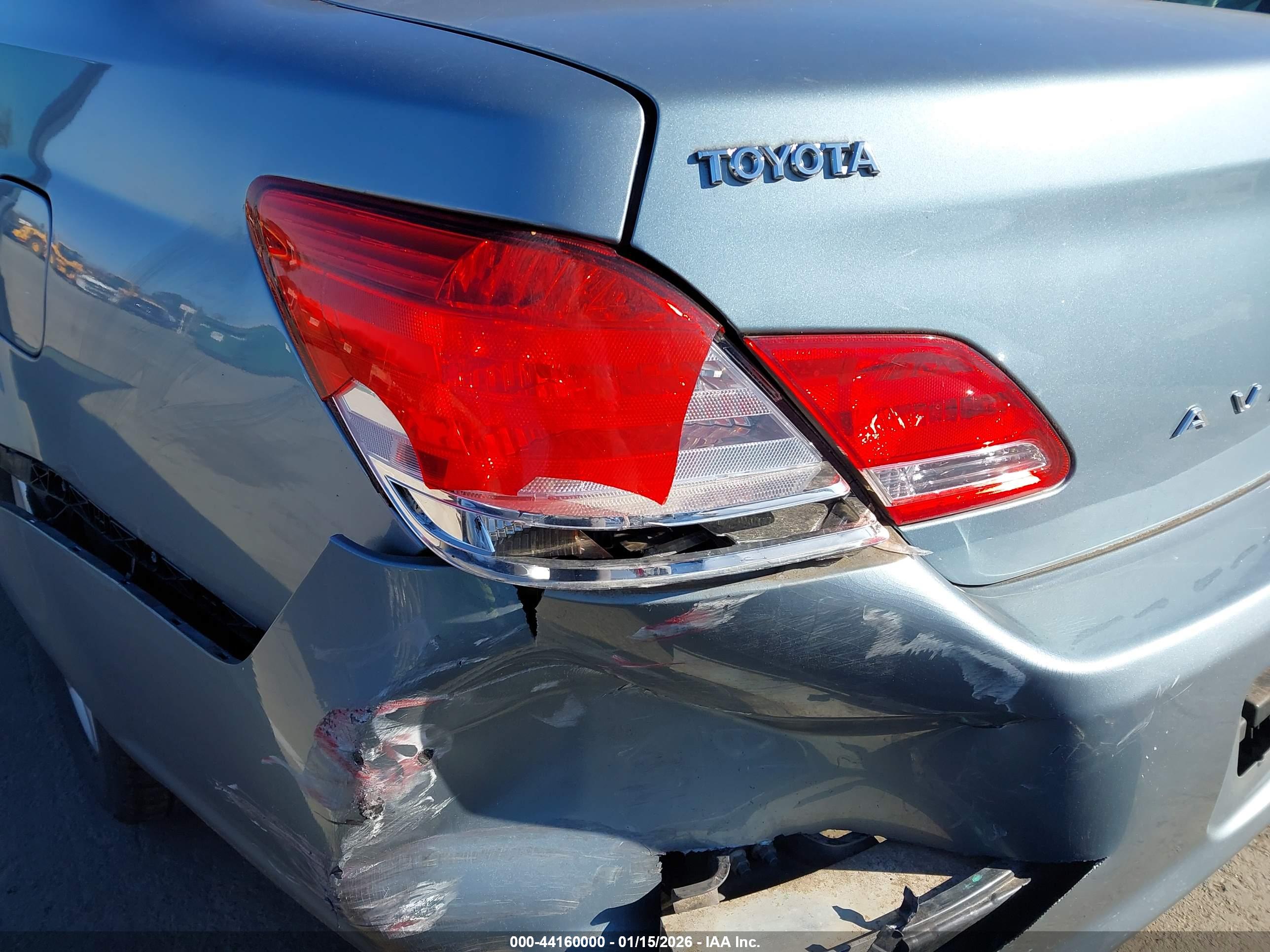 TOYOTA AVALON image 6