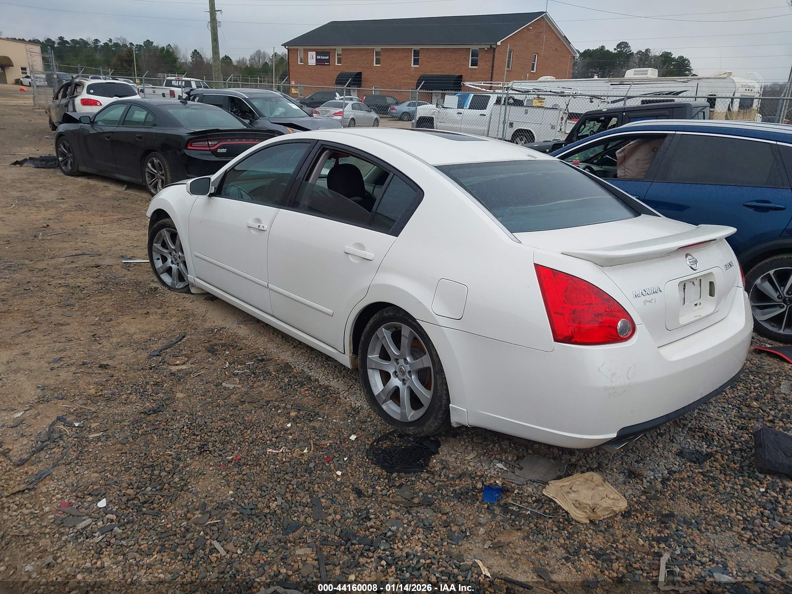 NISSAN MAXIMA image 3