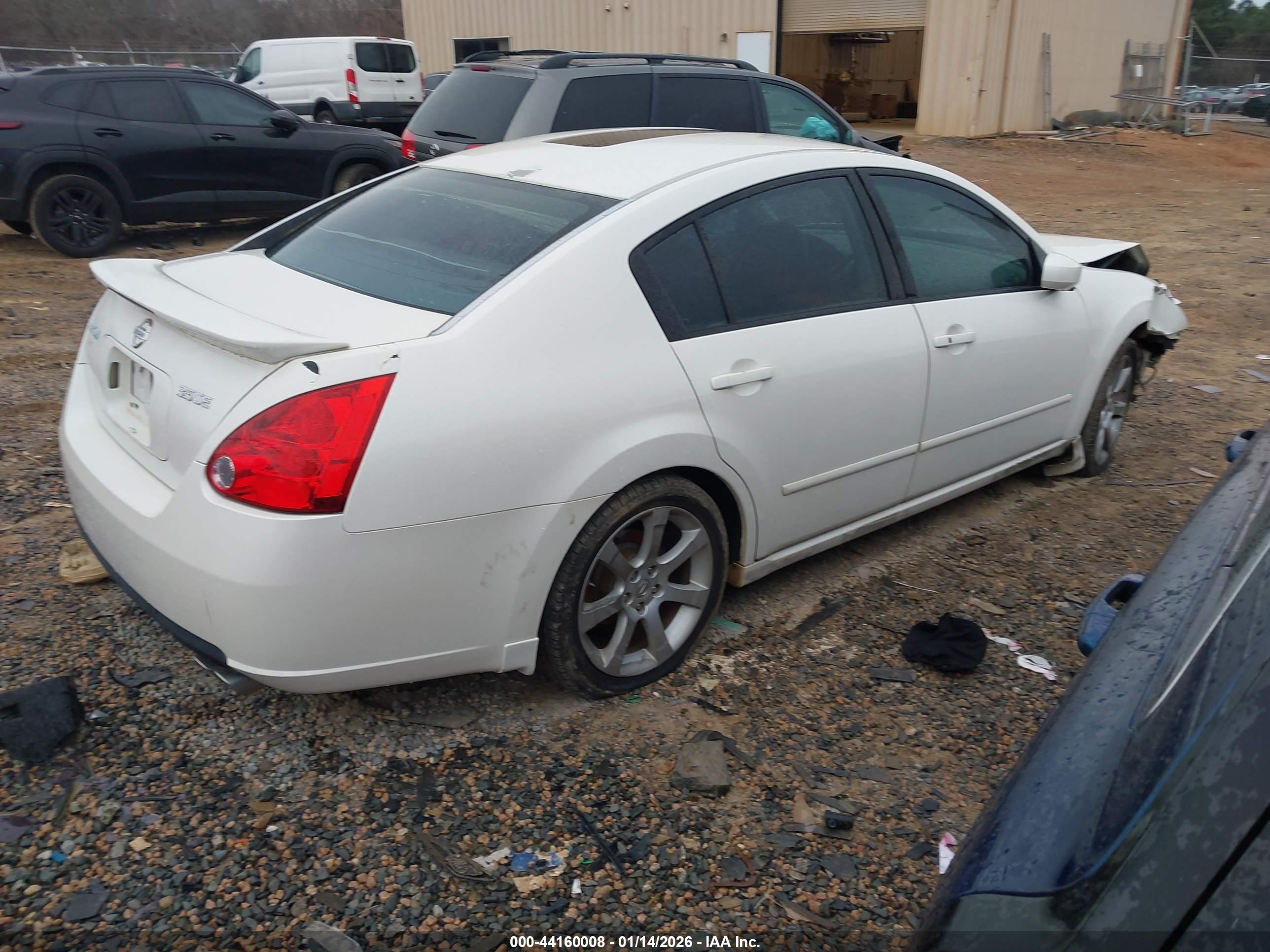 NISSAN MAXIMA image 4