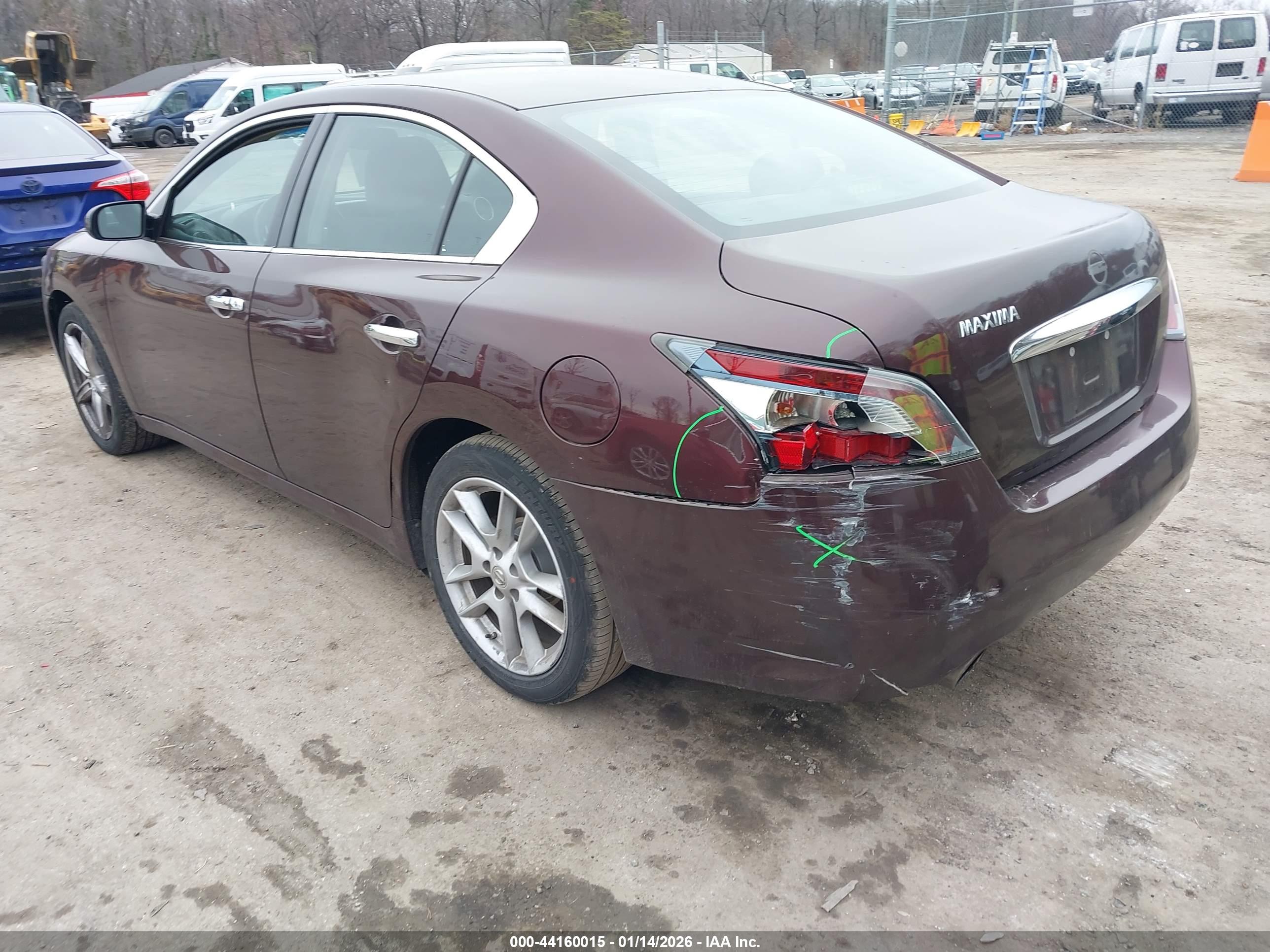 NISSAN MAXIMA image 3