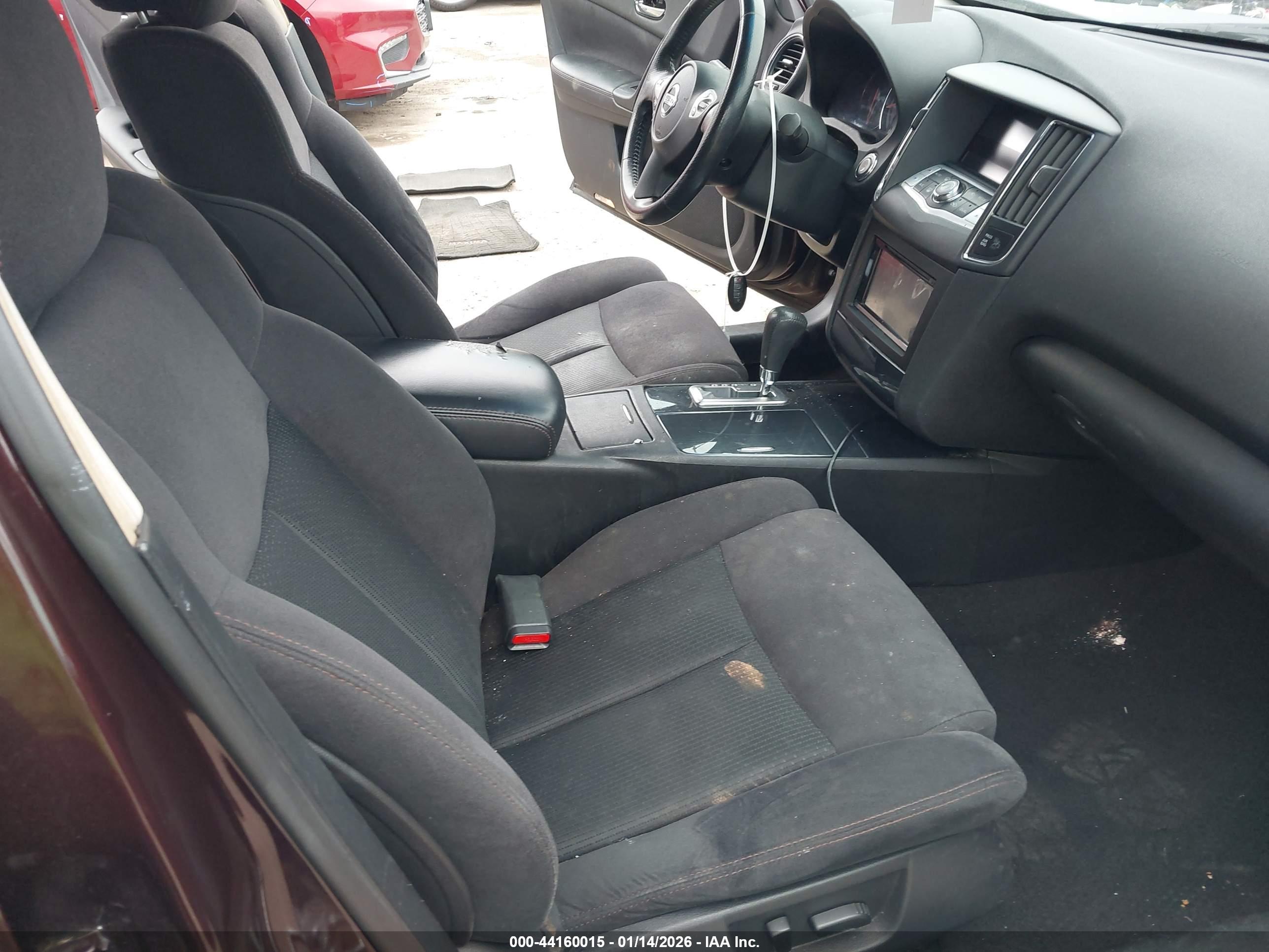 NISSAN MAXIMA image 5