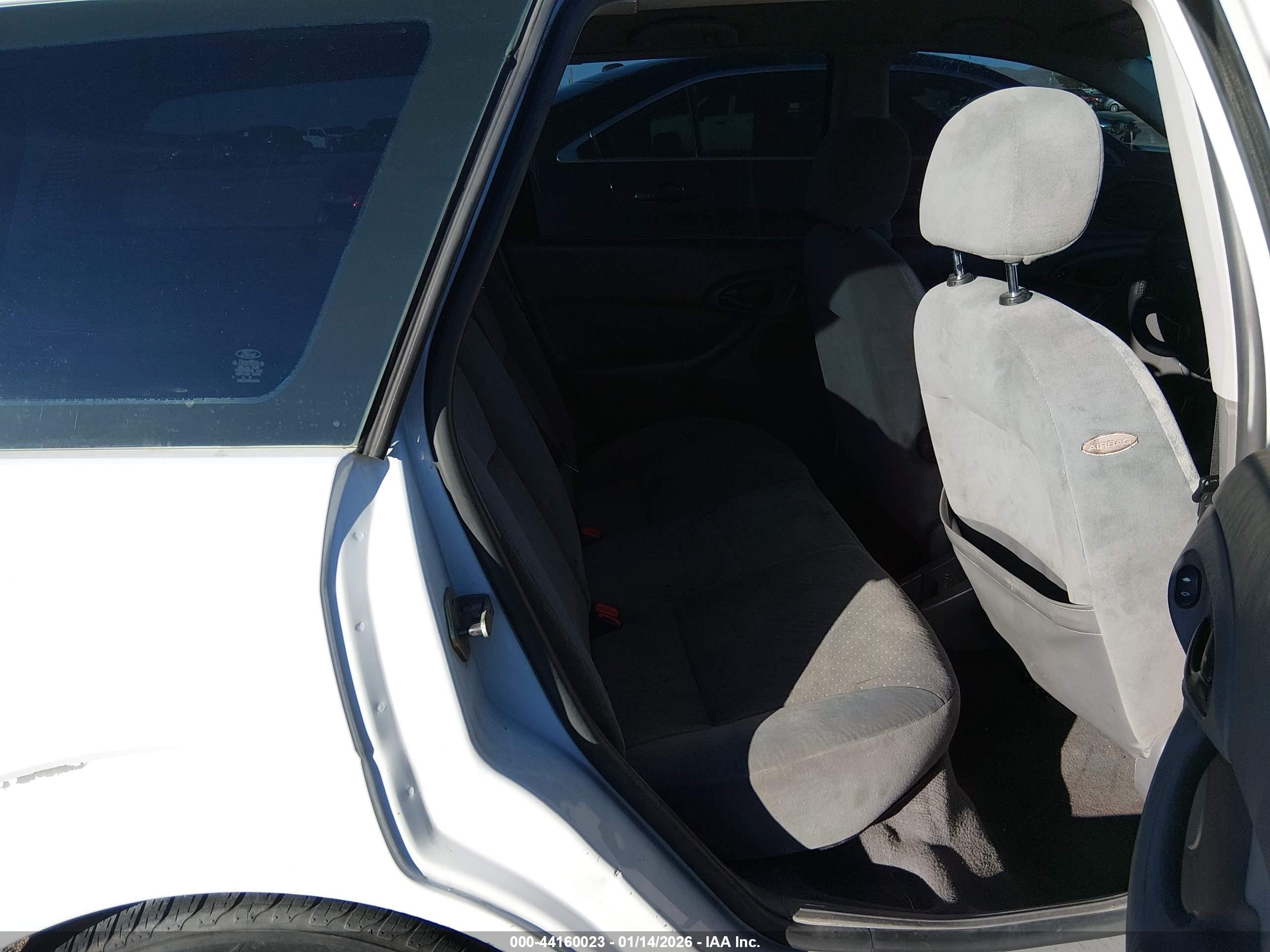 FORD FOCUS image 8