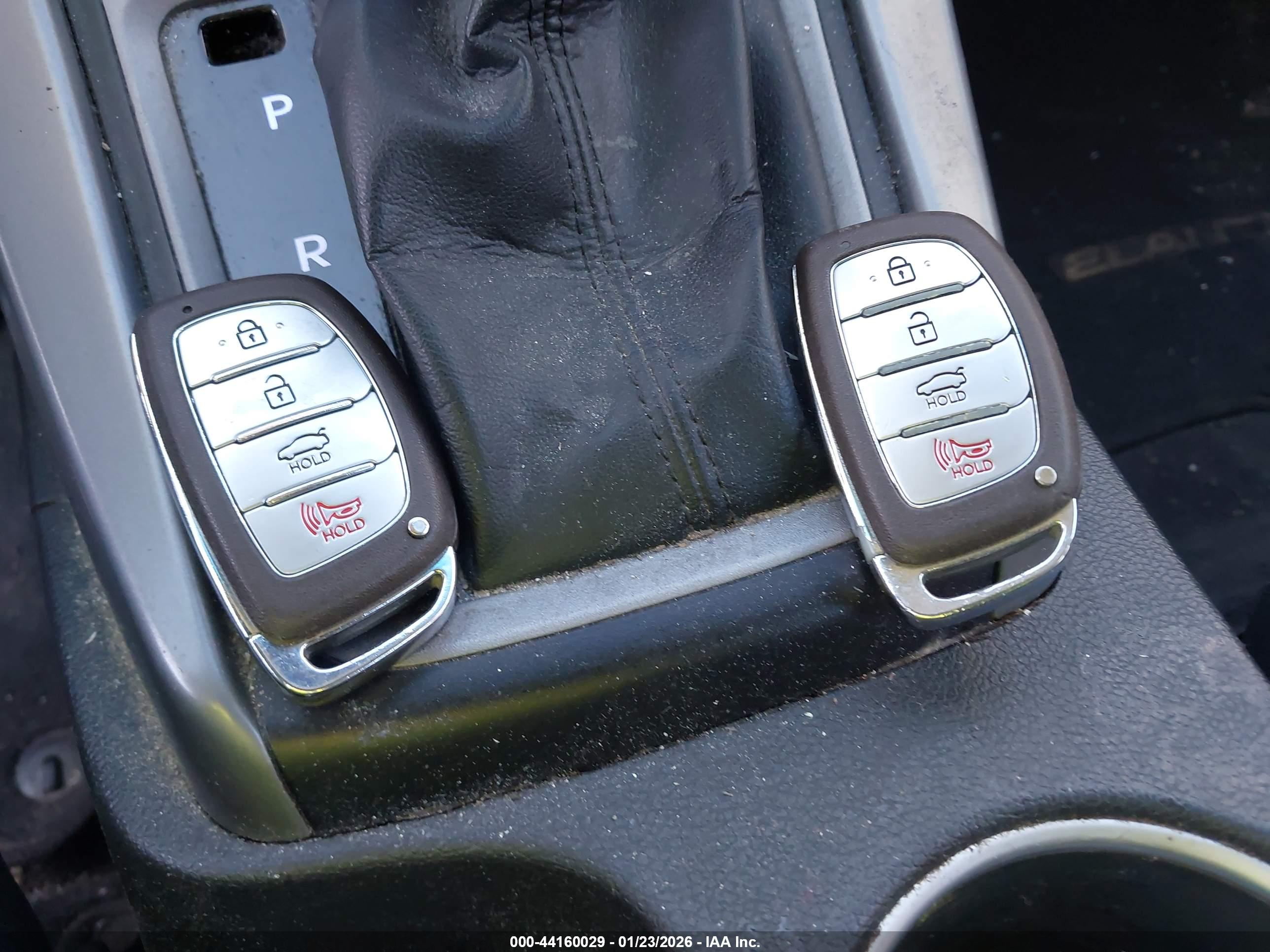 HYUNDAI ELANTRA image 11