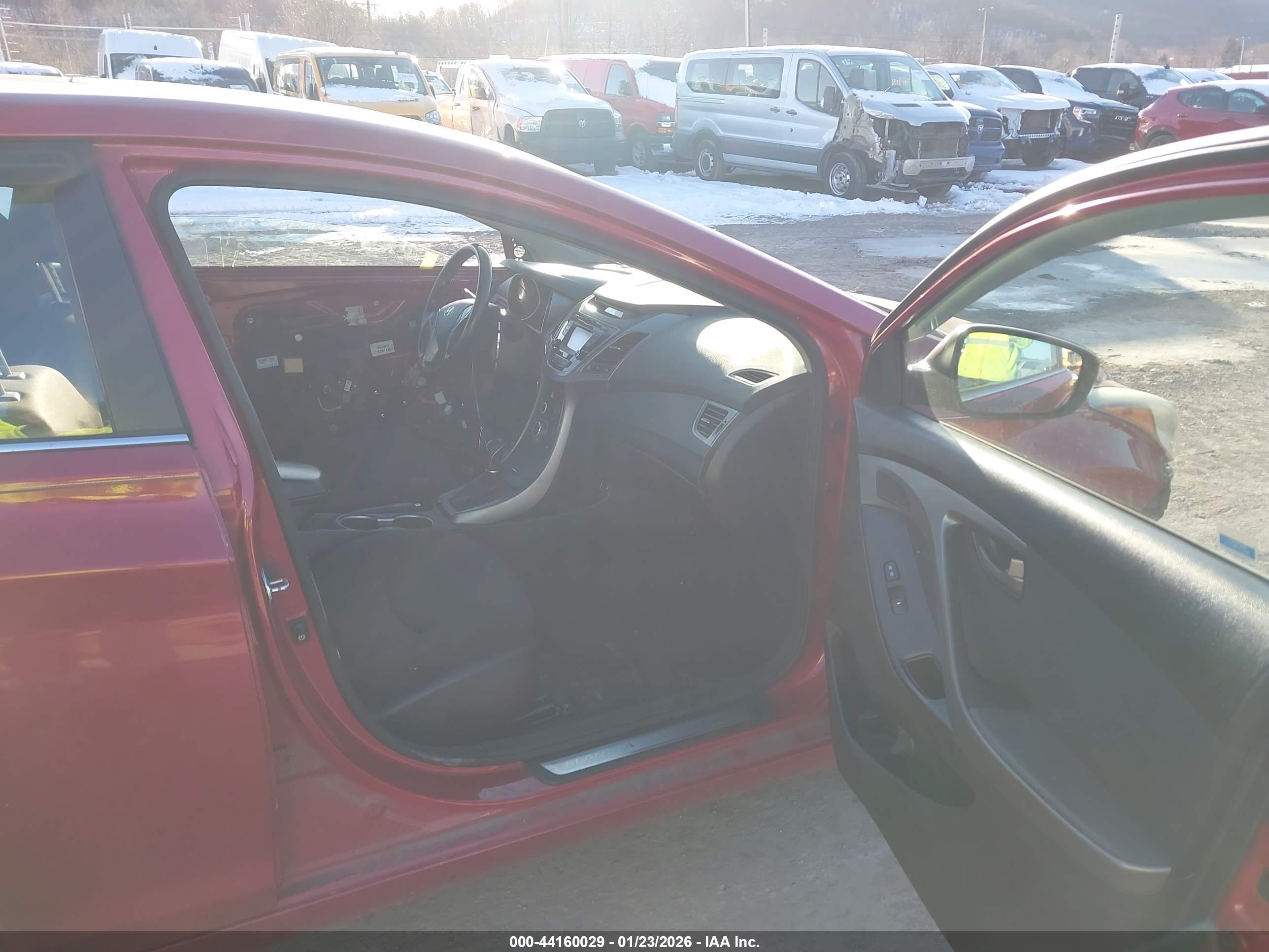 HYUNDAI ELANTRA image 5