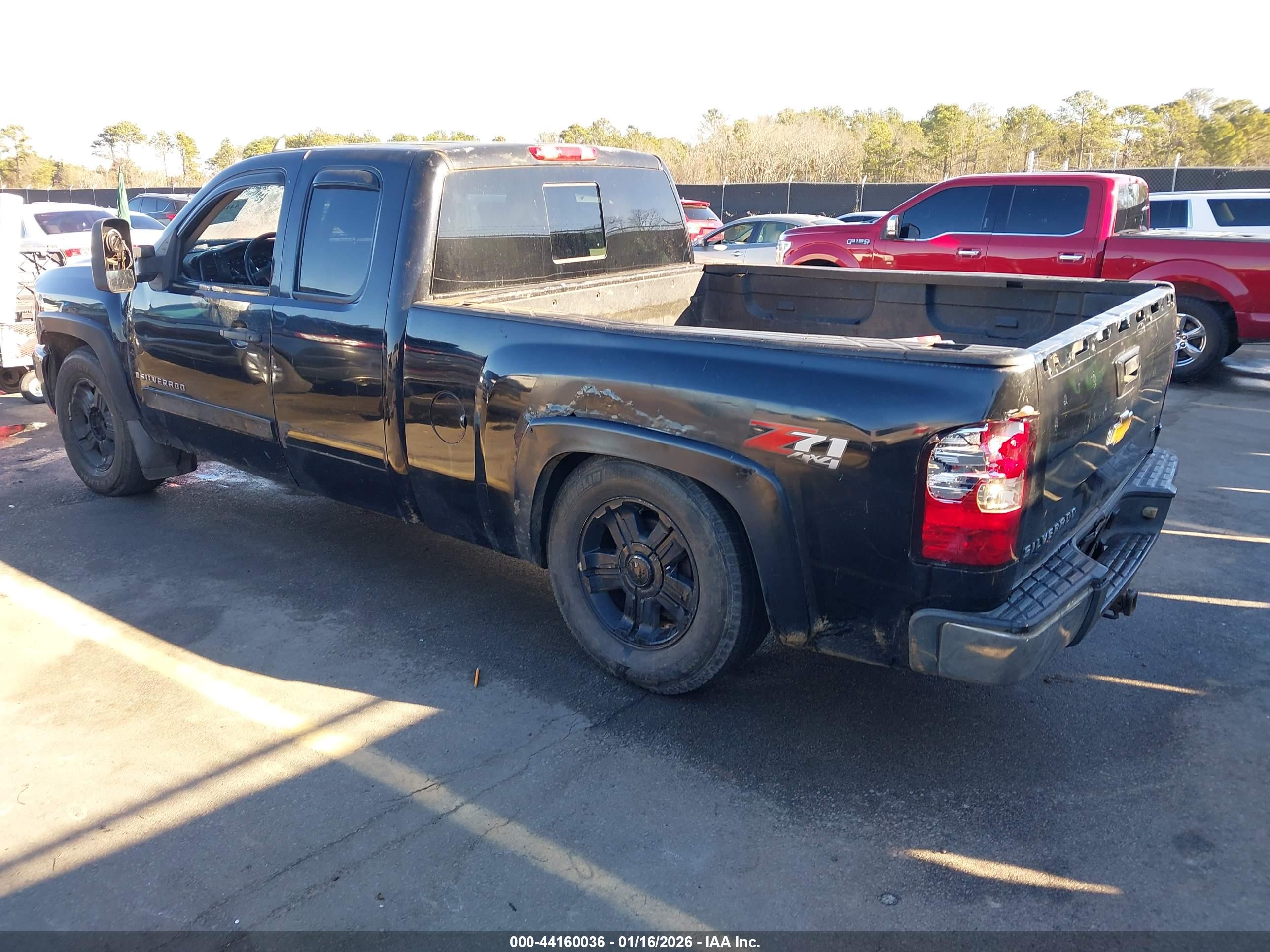 CHEVROLET SILVERADO image 3