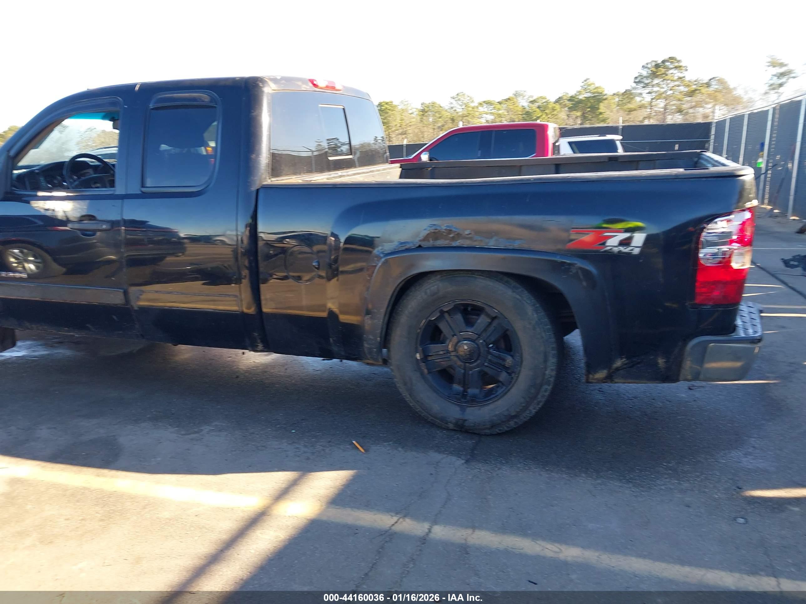CHEVROLET SILVERADO image 6