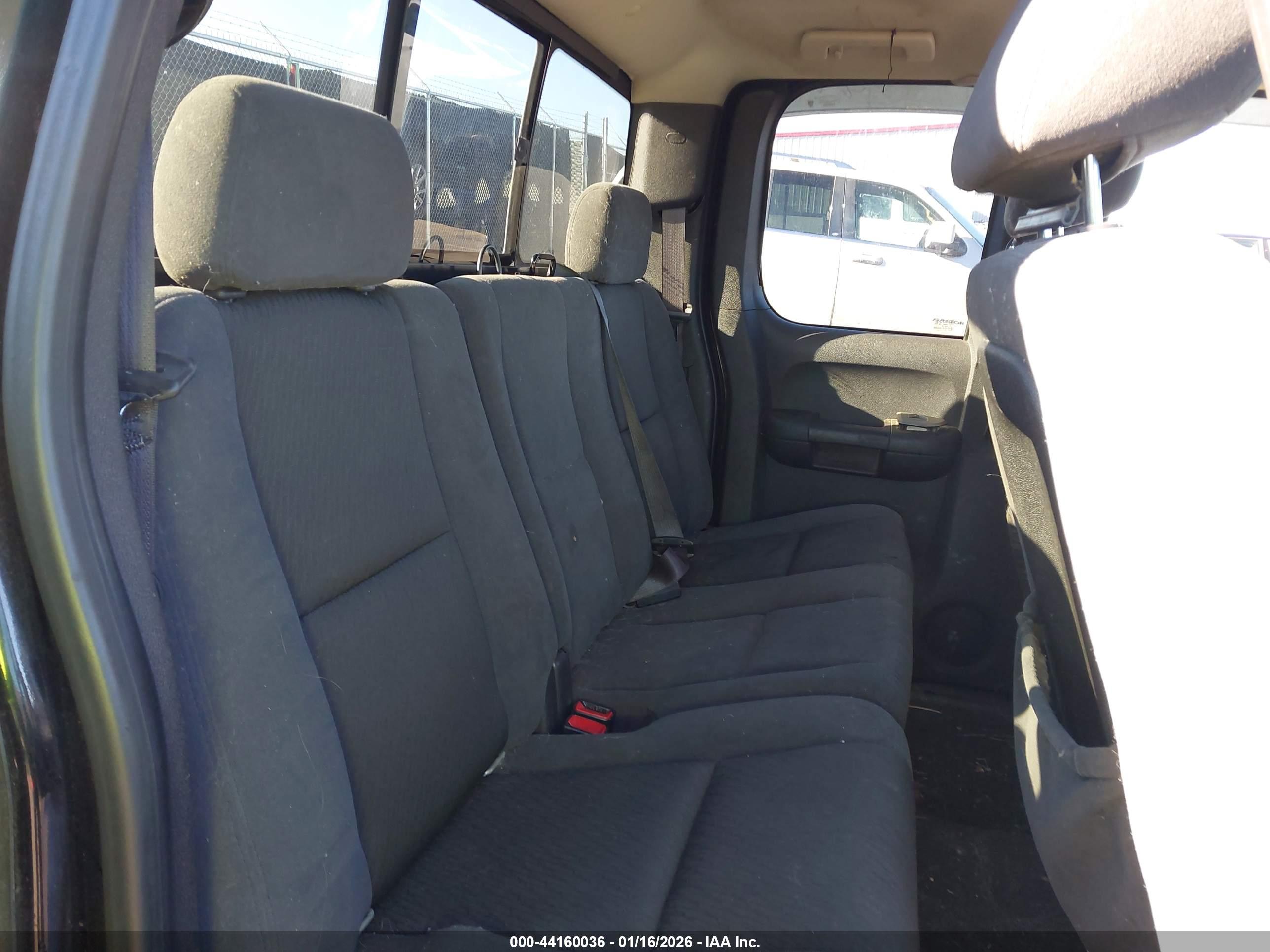 CHEVROLET SILVERADO image 8